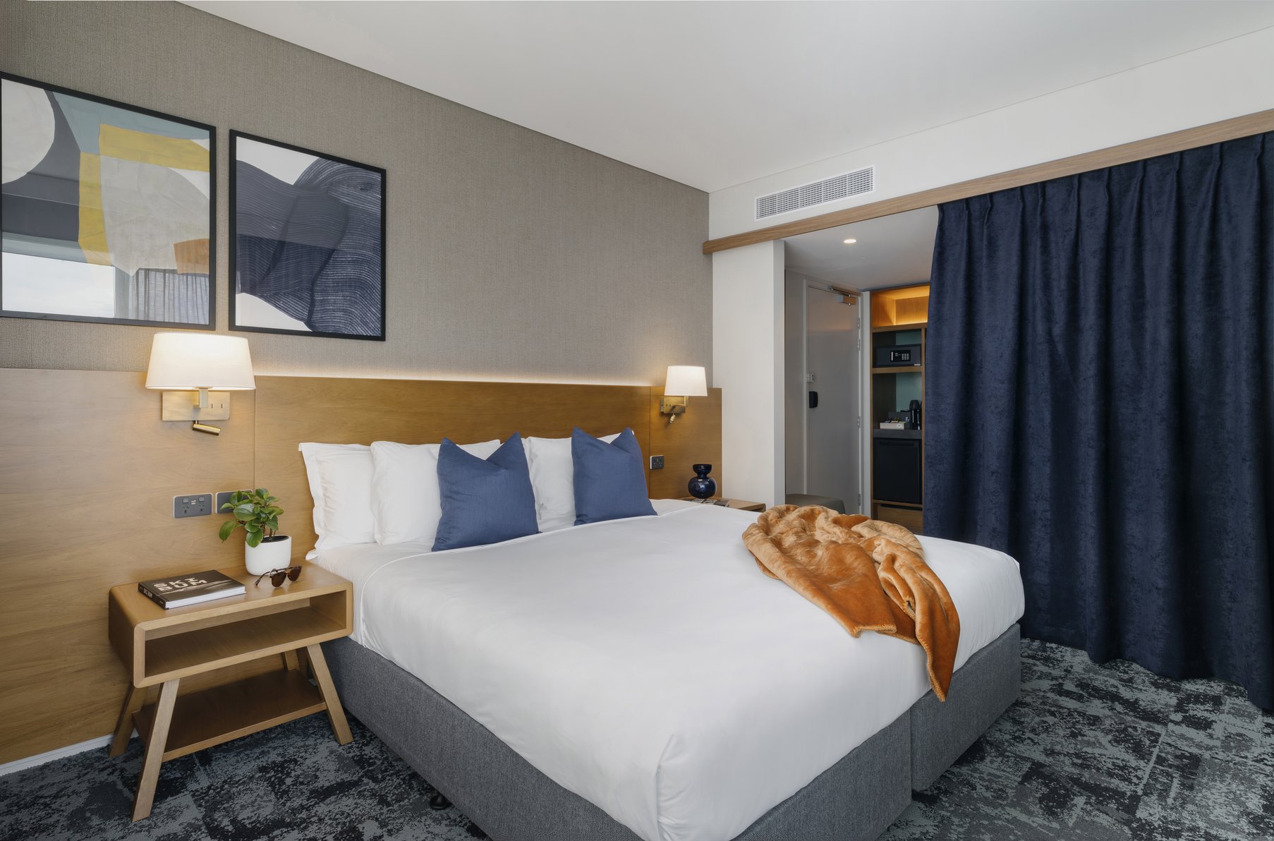 voco Queenstown by IHG Room Type - 1 King Standard Mountain View
