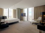 Large Corner High Floor Room King bed City View