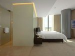 Large Corner with Club Lounge Access Room King bed City View