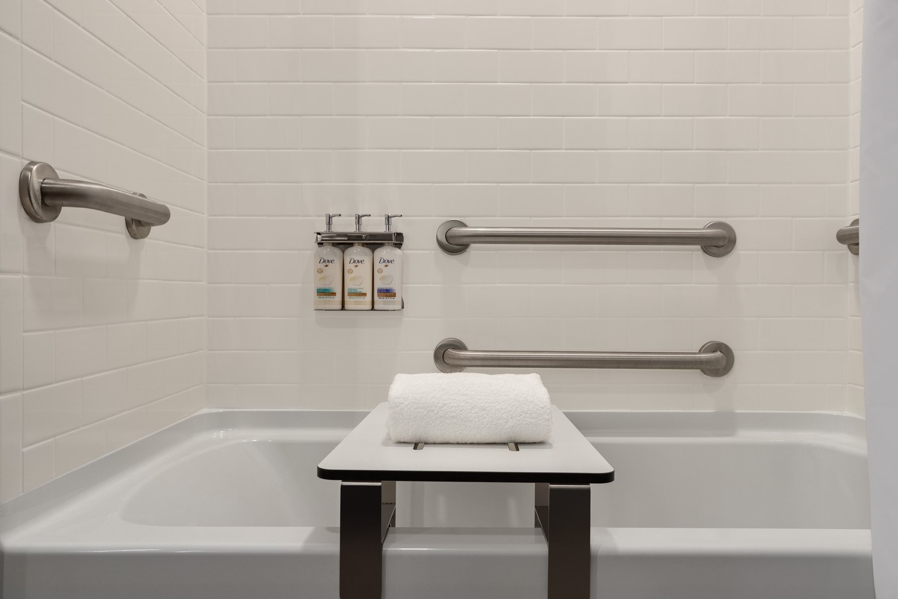 Holiday Inn Express HOUSTON DOWNTOWN by IHG Room Type - 1 King Standard Mobility Accessible Tub