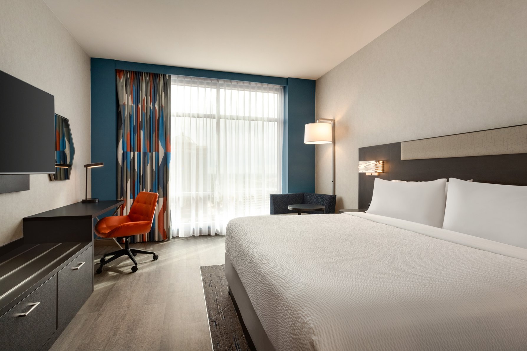 Holiday Inn Express HOUSTON DOWNTOWN by IHG Room Type - 1 King Standard Communications Mobility Accessible Tub