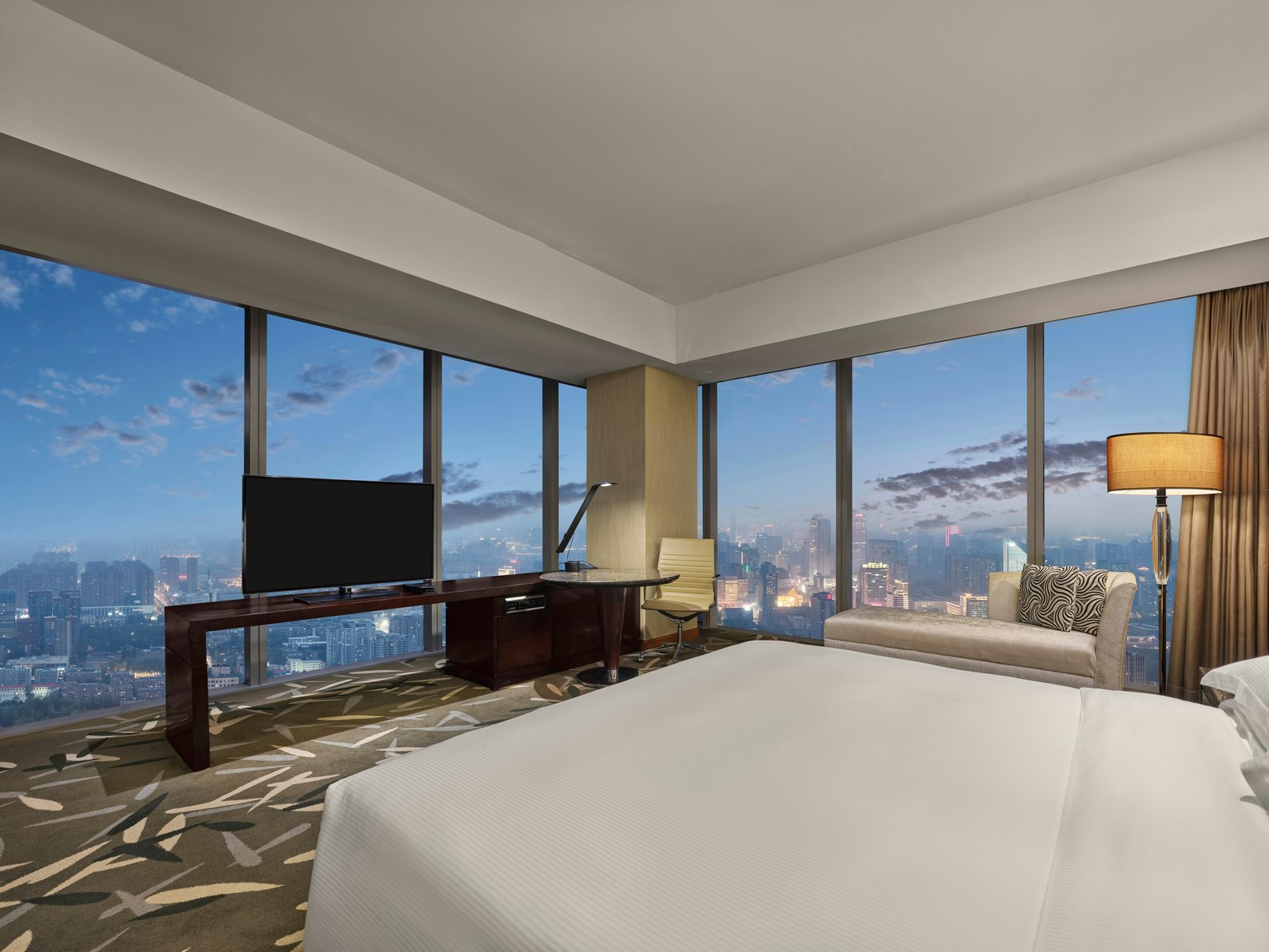 Hilton Shijiazhuang Room Type - KING EXE DELUXE PLUS