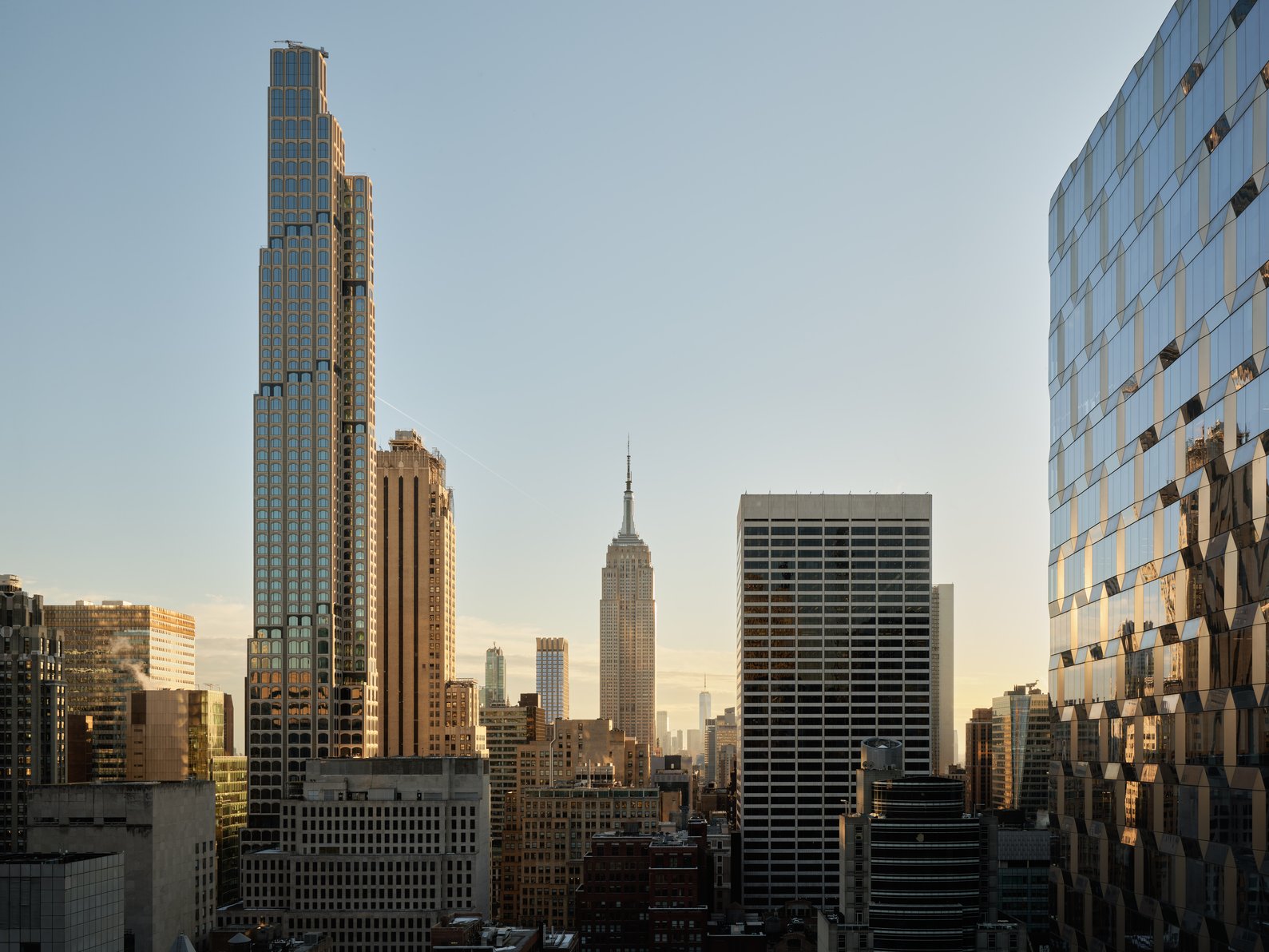 Kimpton ERA MIDTOWN NEW YORK by IHG Room Type - 1 Queen Mobl Accessible Rollin Shower Empire State View