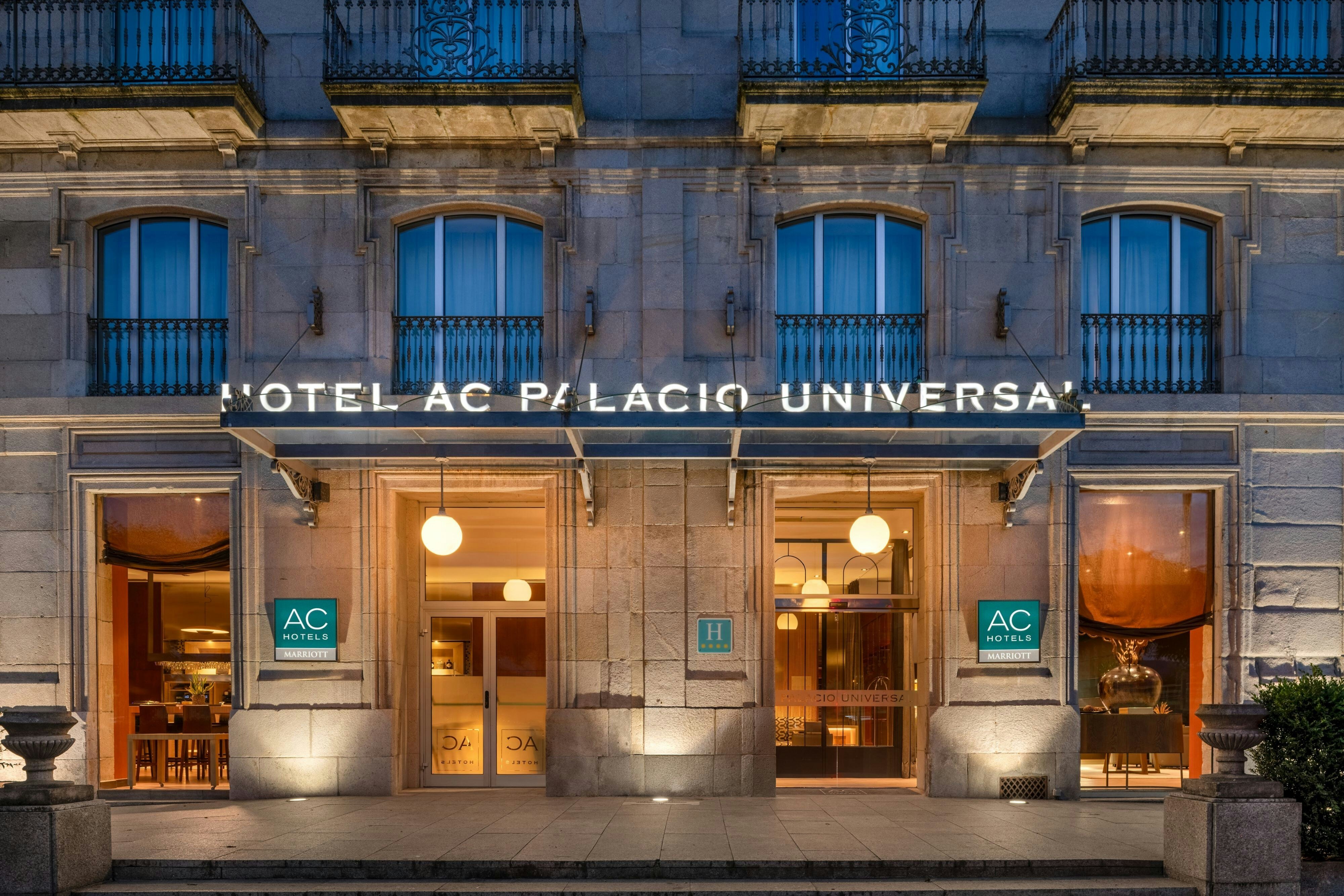 AC Palacio Universal