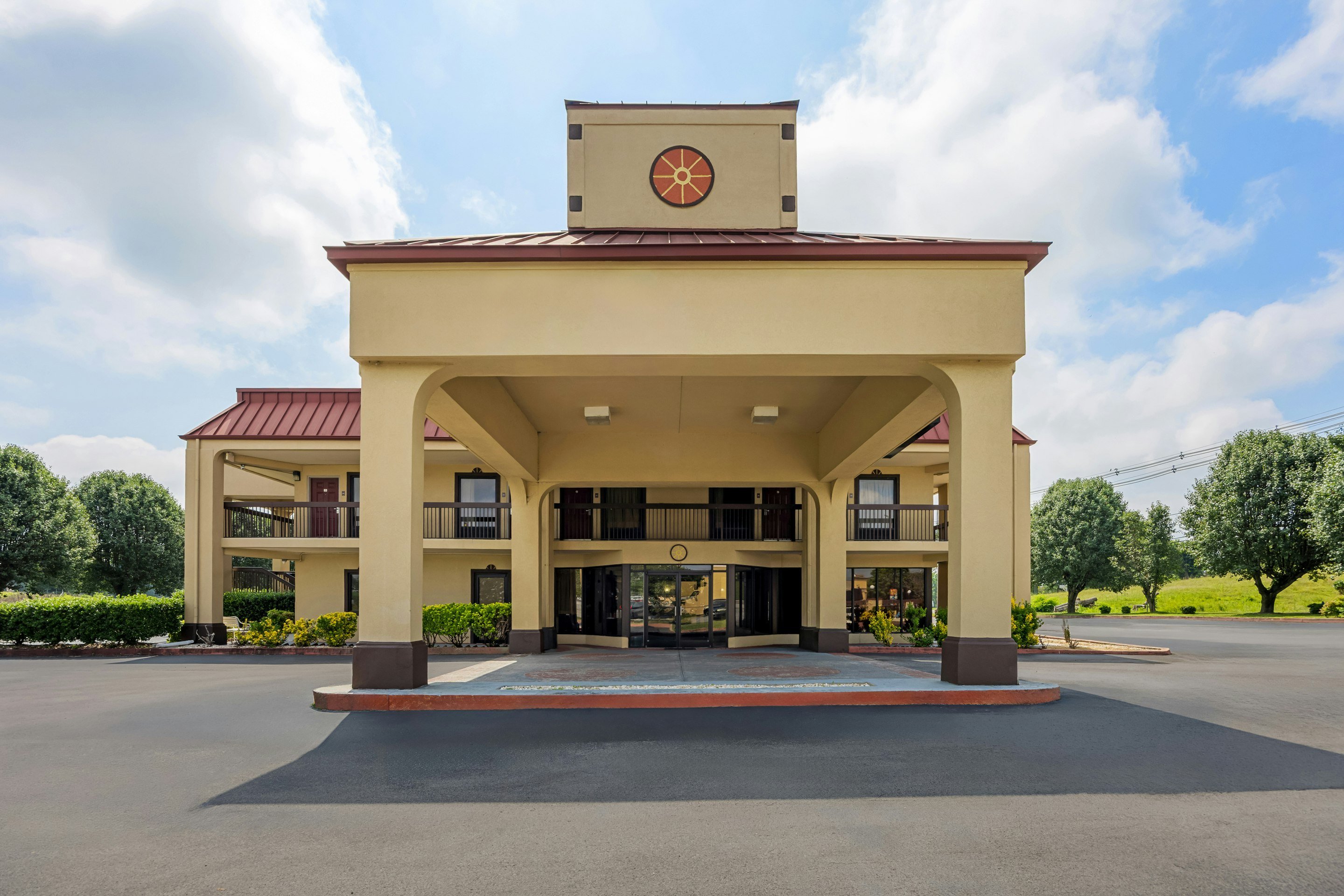 Red Roof Inn & Suites Clinton, TN
