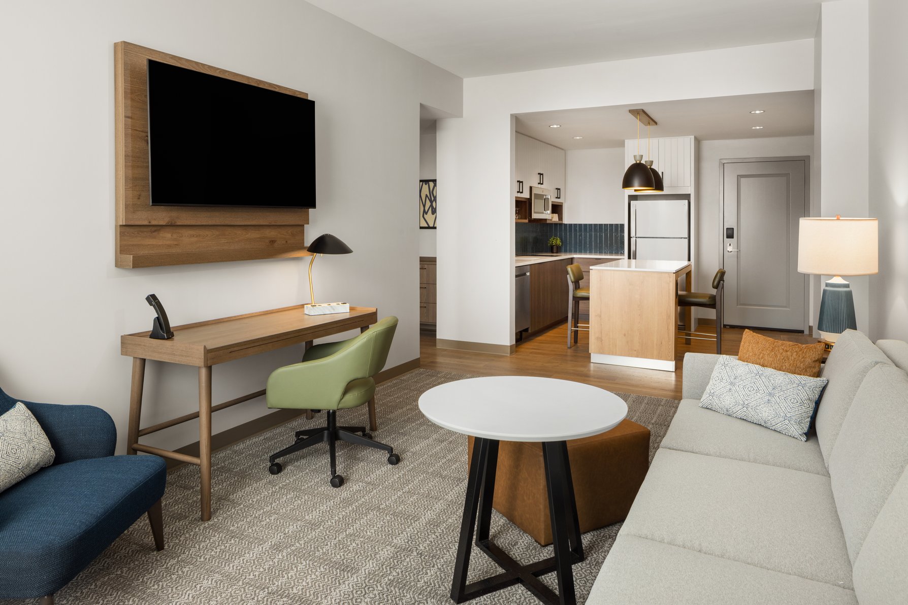 Staybridge Suites ORLANDO UNIVERSAL BLVD by IHG Room Type - 1 King One Bedroom Suite Mobility Accessible Tub