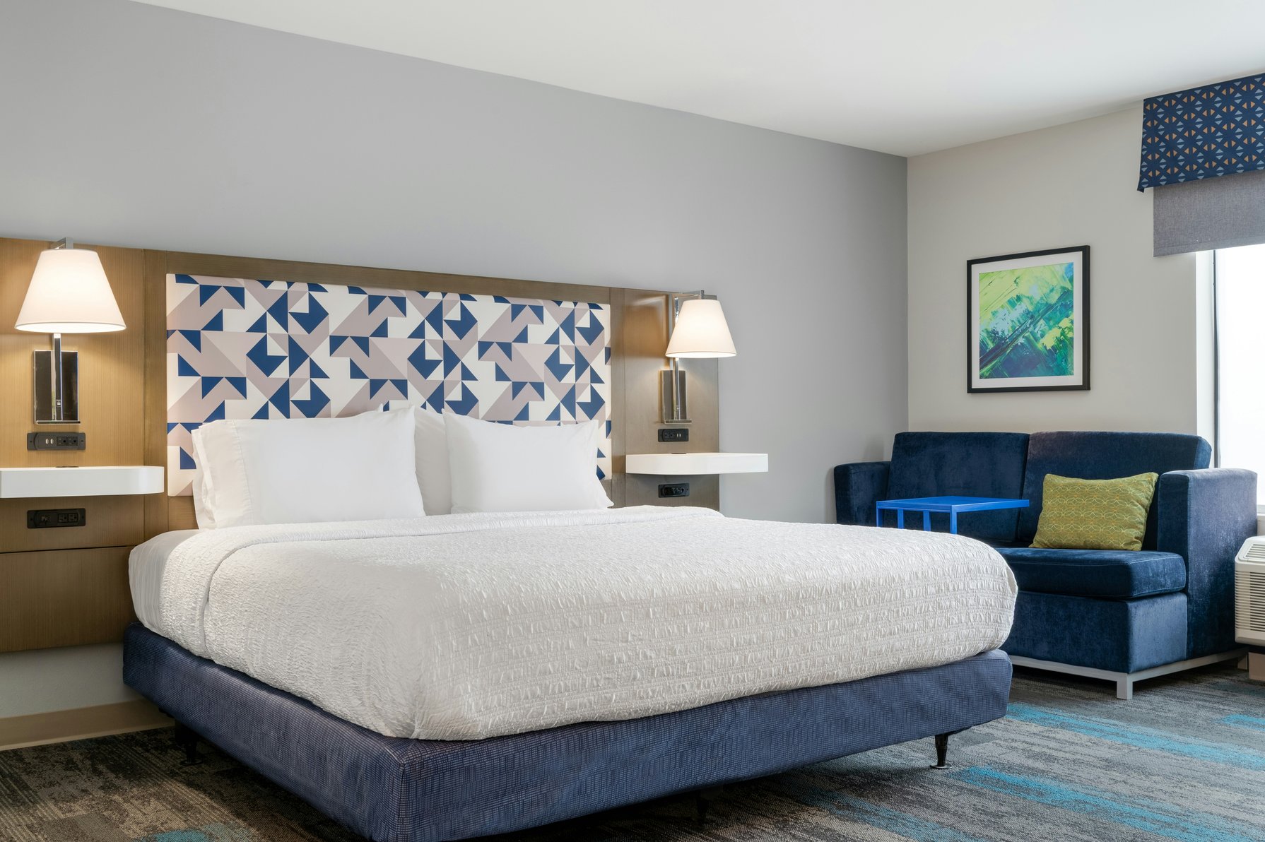 Hampton Inn & Suites Ypsilanti, MI Room Type - 1 KING SFBD MIC FRG NS