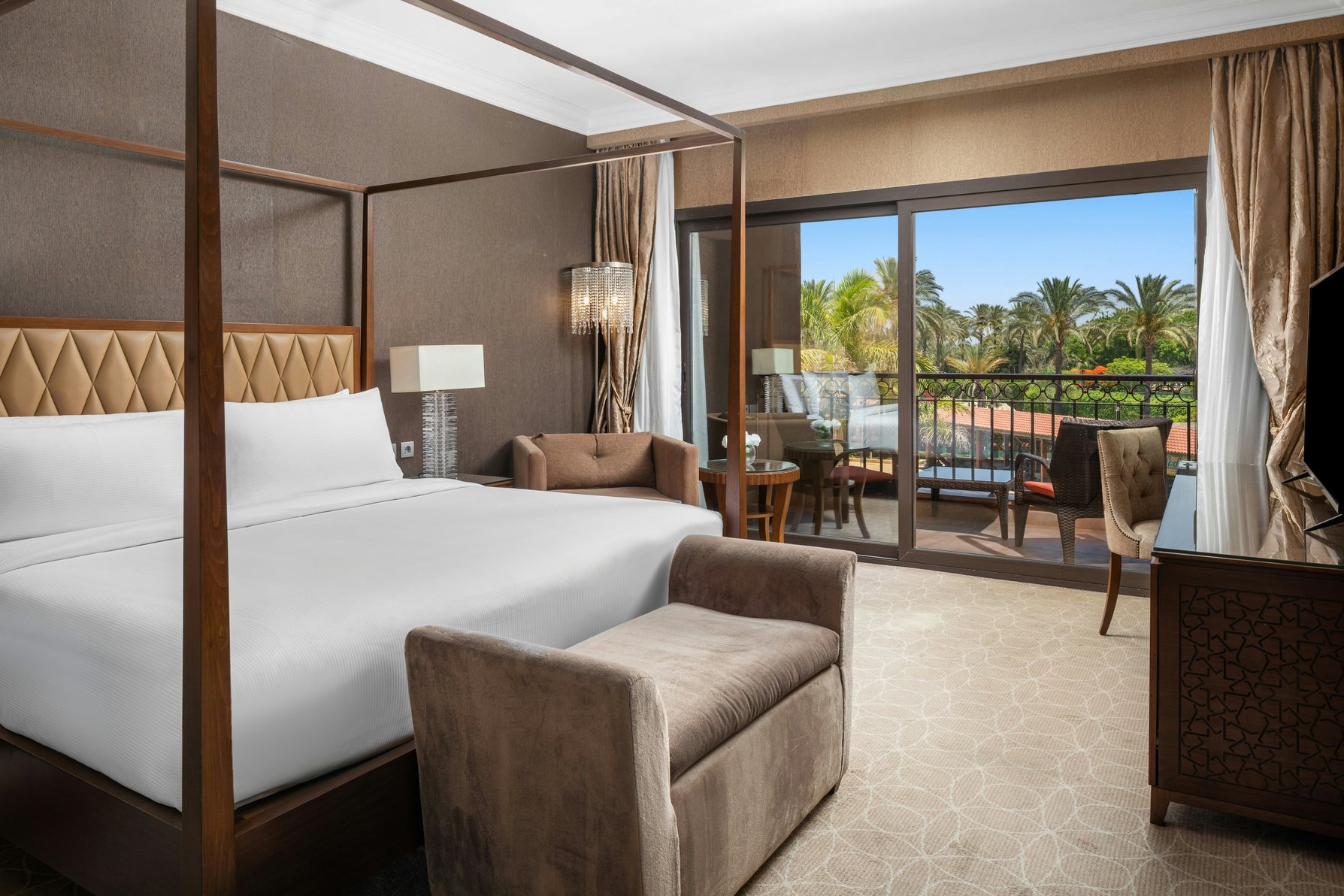 Hilton Alexandria King's Ranch Room Type - KING DELUXE ONE BEDRM STE
