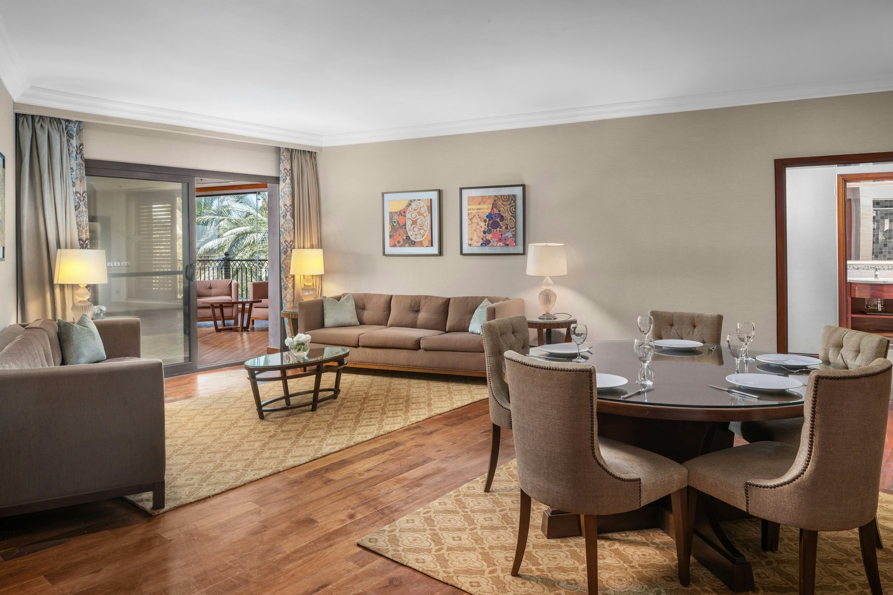 Hilton Alexandria King's Ranch Room Type - ROYAL SUITE