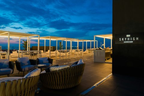 Premium Lounge Bar, SKYHIGH on Level 19