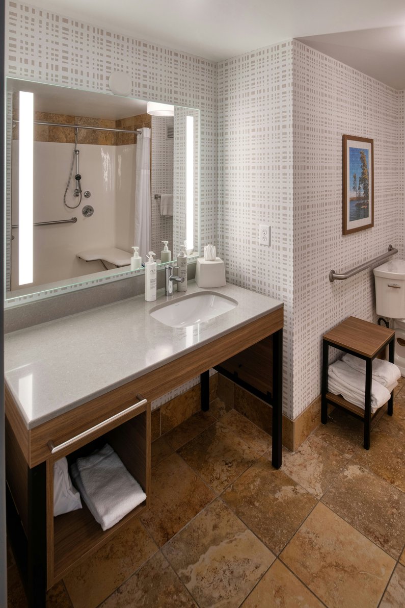 Hampton Inn Tomah Room Type - 2QN MOB HEAR ACC RI-SHW NS