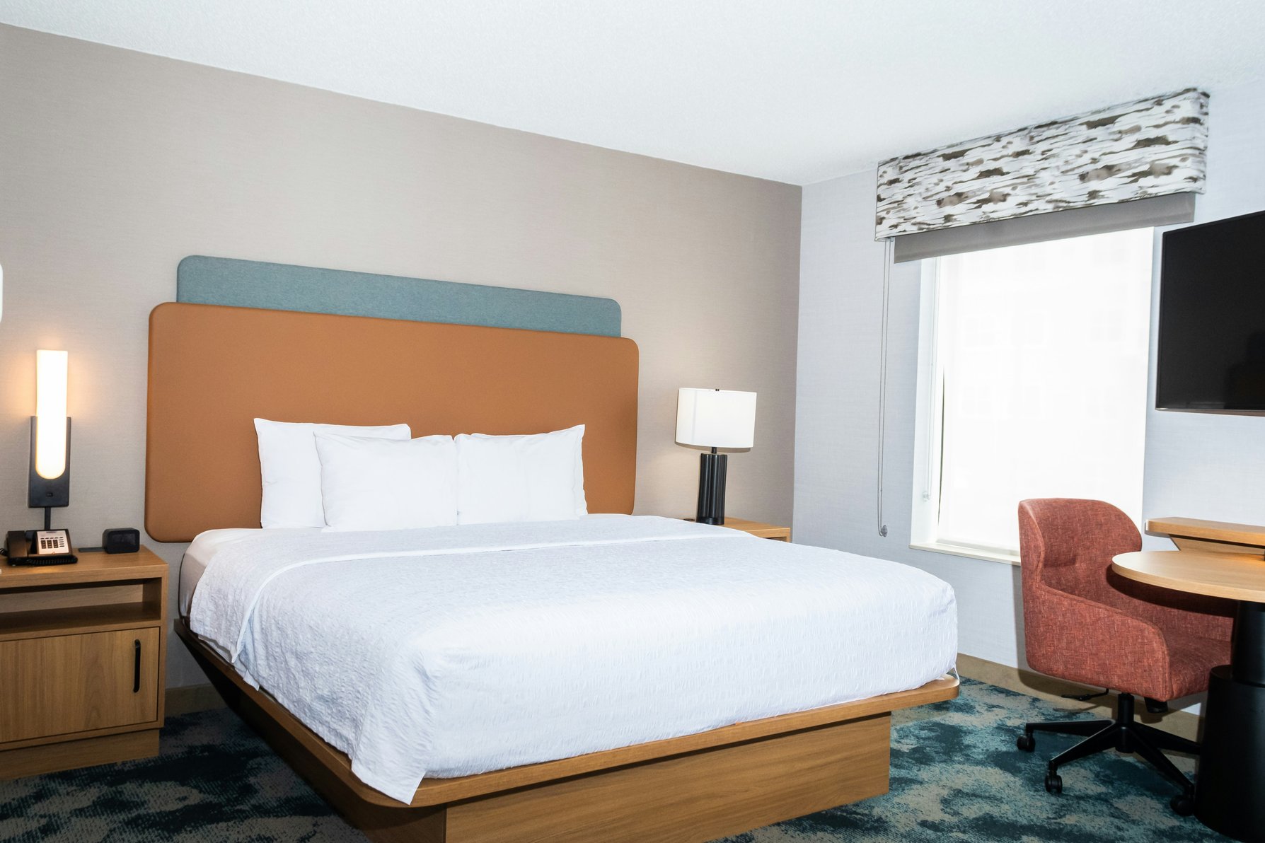 Hampton Inn & Suites by Hilton Addison Room Type - 1 KNG HEARING ACC NOSMOK