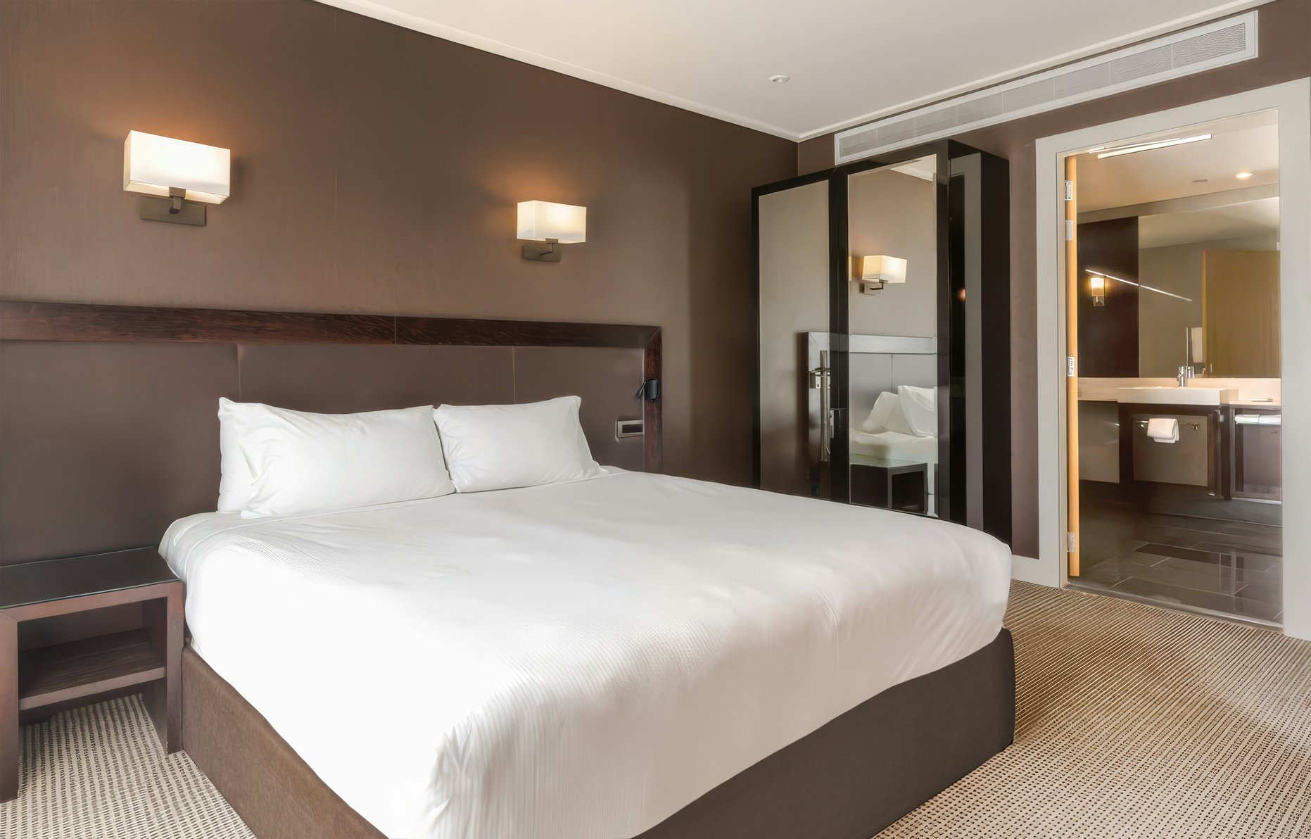 Hilton Queenstown Resort & Spa Room Type - FAMILY CONNECTING ROOM
