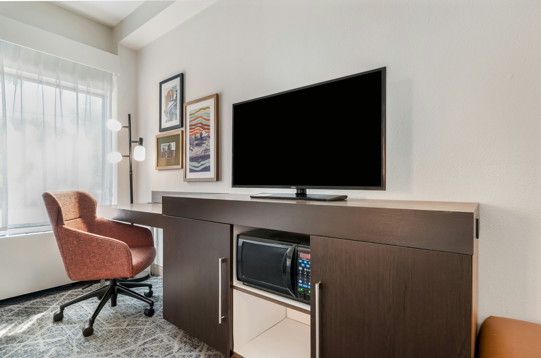Hampton Inn by Hilton White River Junction Room Type - 1KNG MOB HEAR ACC W TUB NS