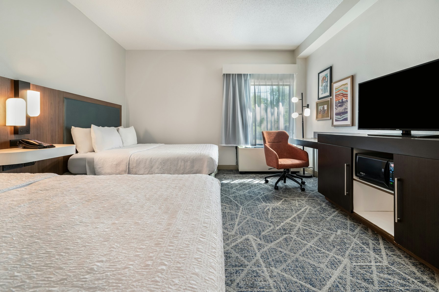 Hampton Inn by Hilton White River Junction Room Type - 2 QNS ACC ROLLIN SHWR NS