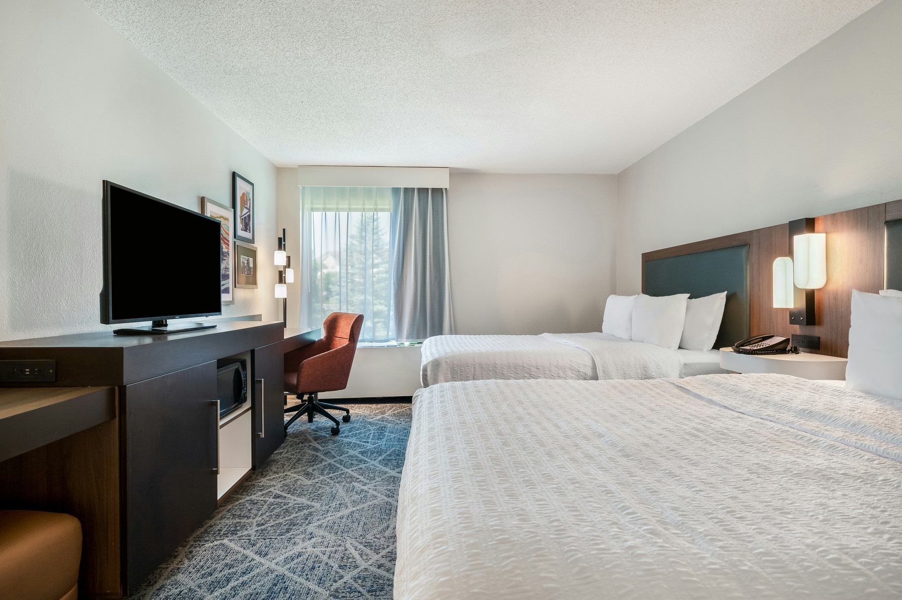 Hampton Inn by Hilton White River Junction Room Type - 2Q SHWR FRIDGE MICROWV NS