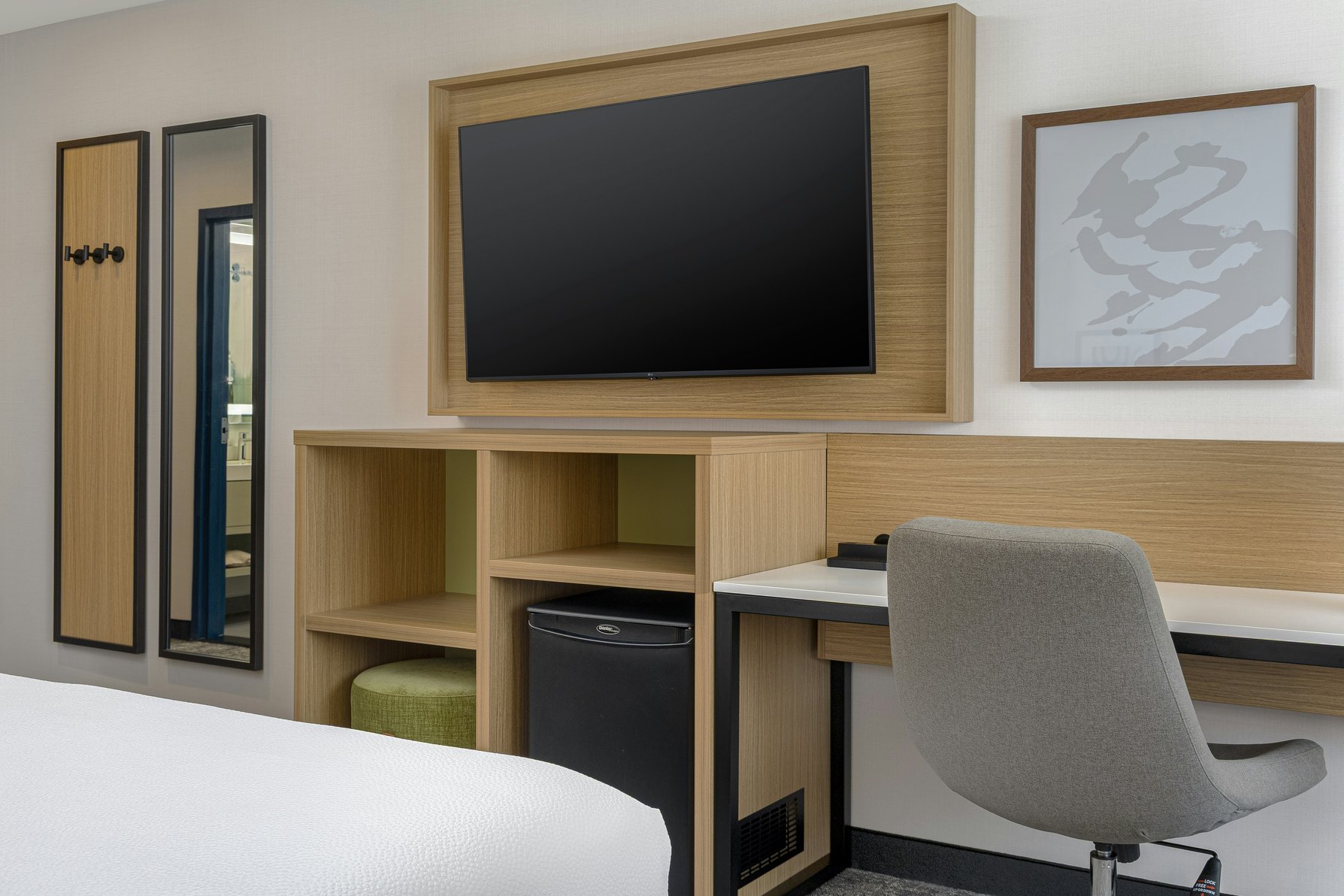 Spark by Hilton Montreal Brossard Room Type - Room, 1 King Bed with Sofa bed