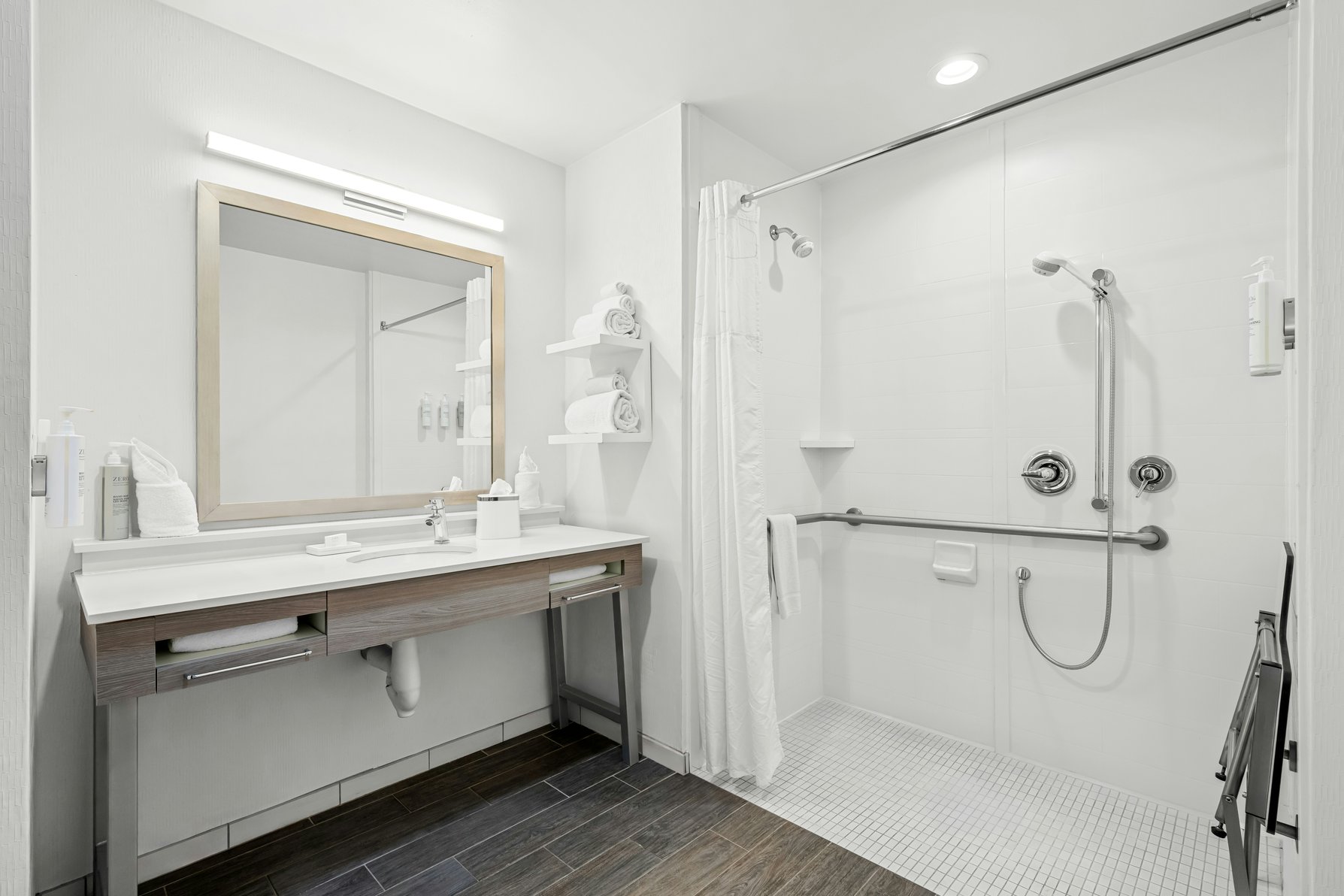 Hampton Inn & Suites by Hilton Knightdale Raleigh Room Type - 1KN MOB HEA ACC TUB STU NS