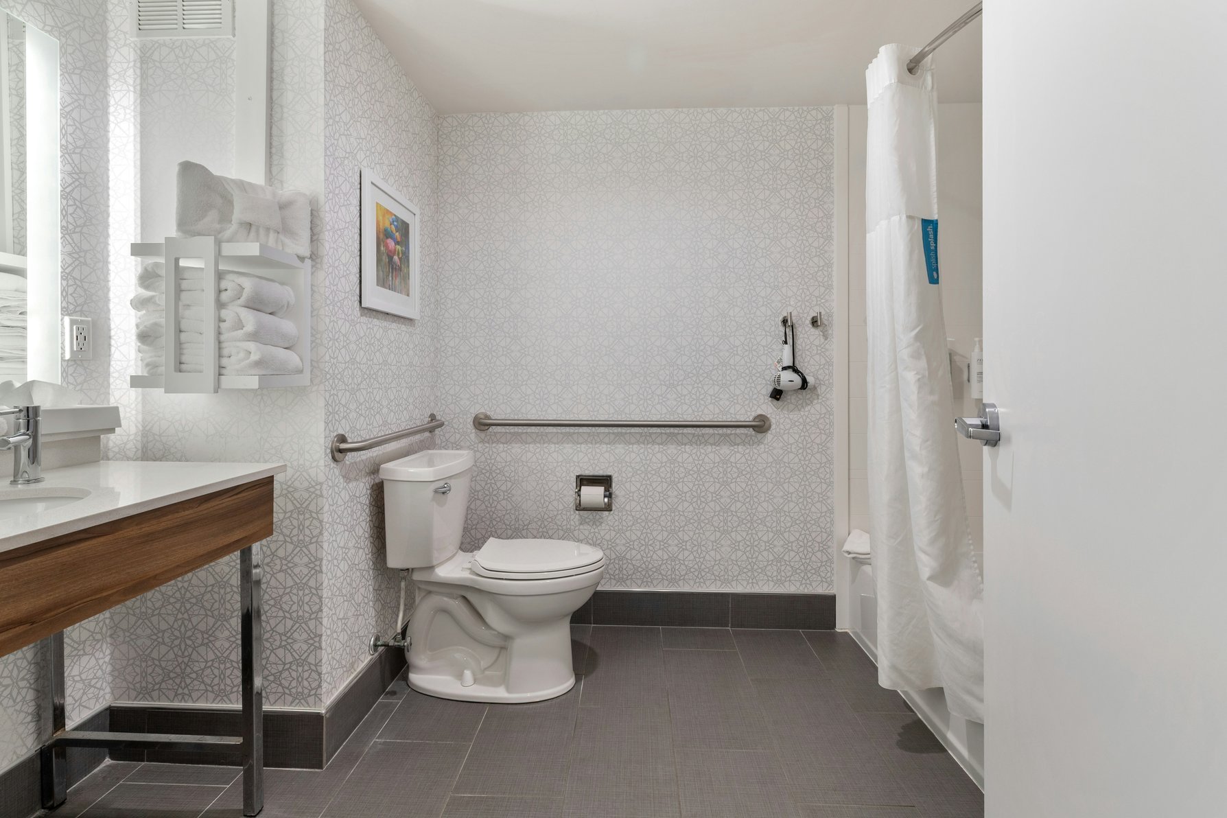 Hampton Inn by Hilton Dublin Room Type - 1 KNG ACCESSIBLE TUB NS