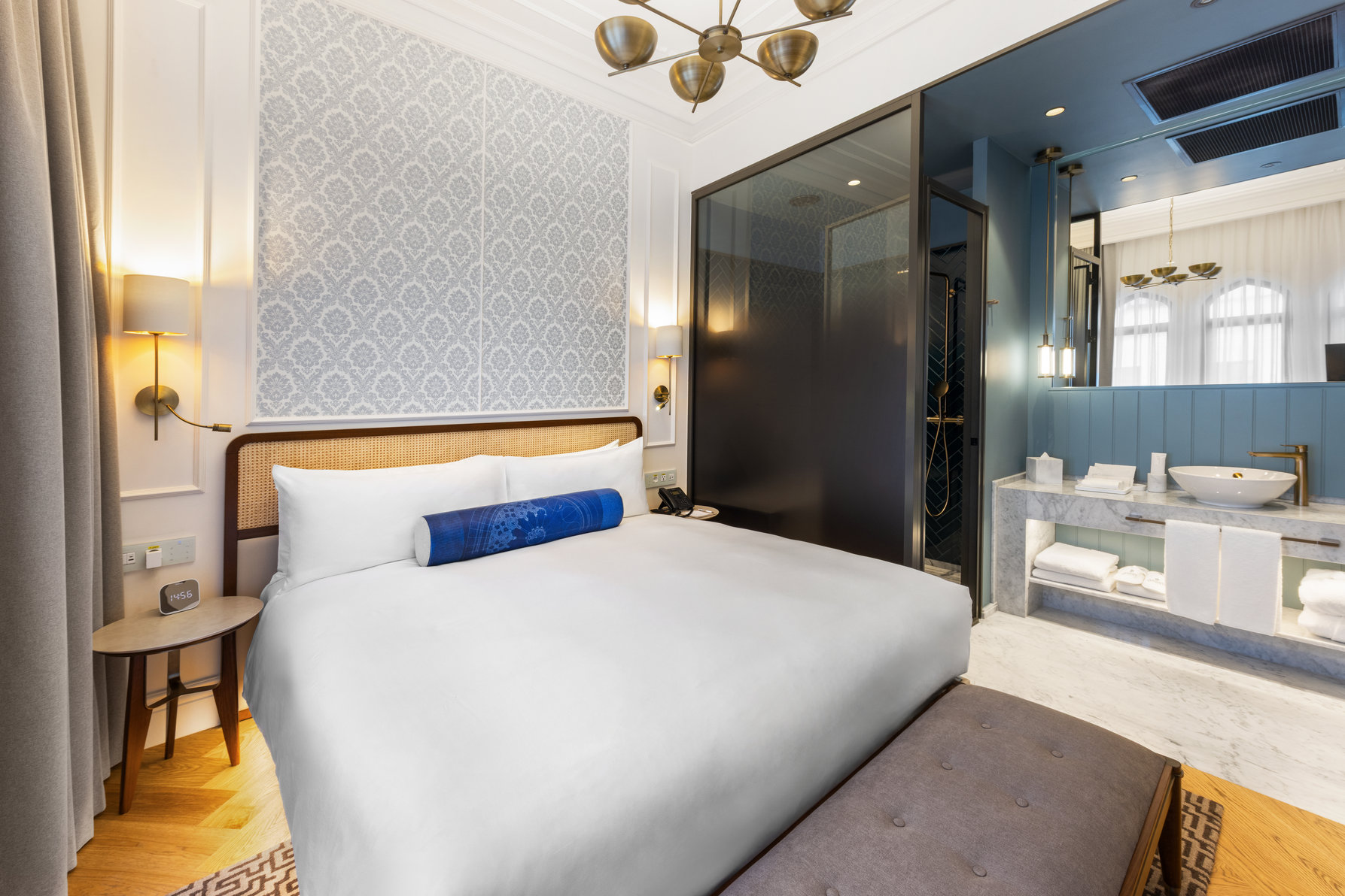Vignette Collection L'UNION HAN ISTANBUL by IHG Room Type - 1 King Suite Living Area Single Sofa
