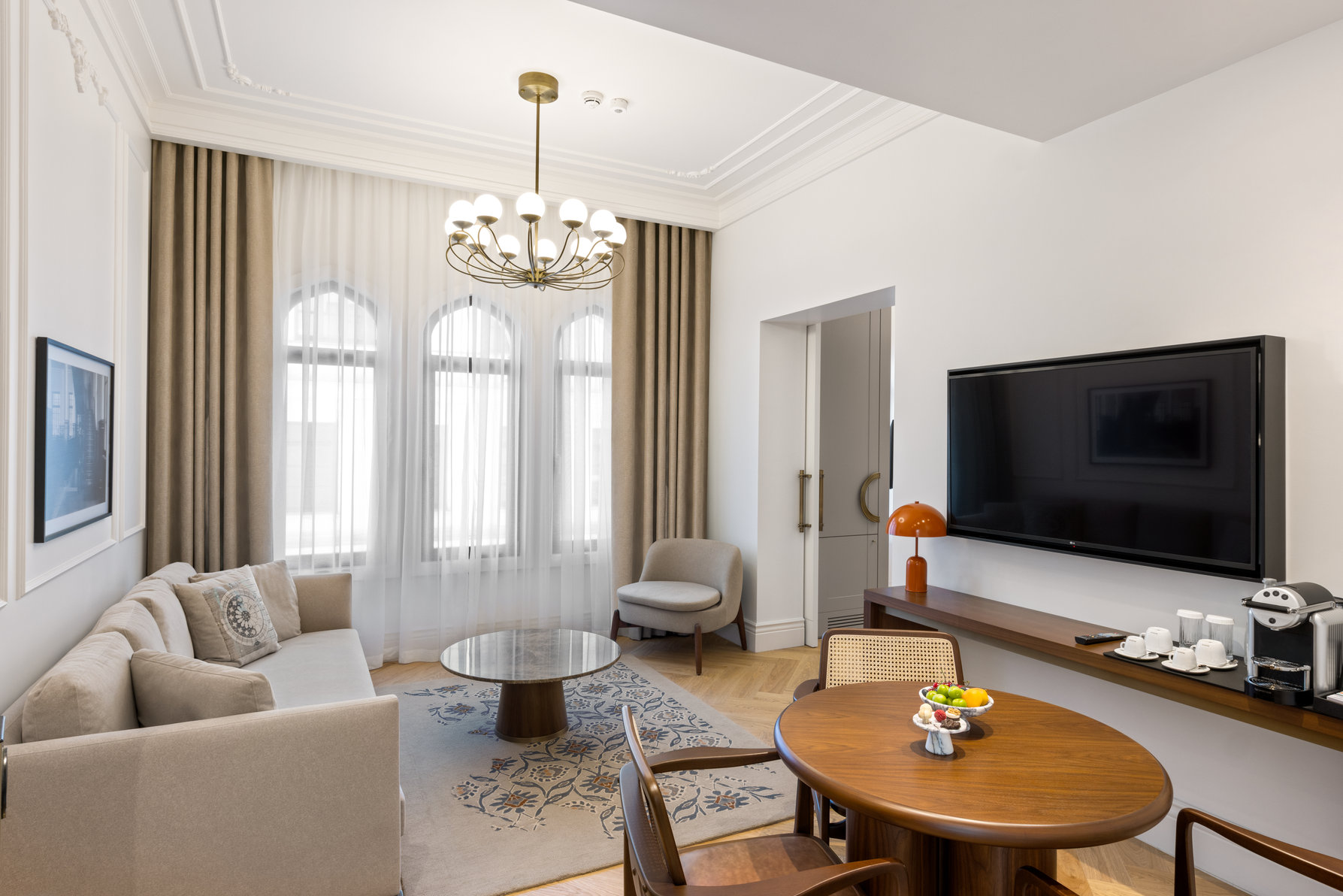 Vignette Collection L'UNION HAN ISTANBUL by IHG Room Type - 1 Queen Living Area Single Sofa