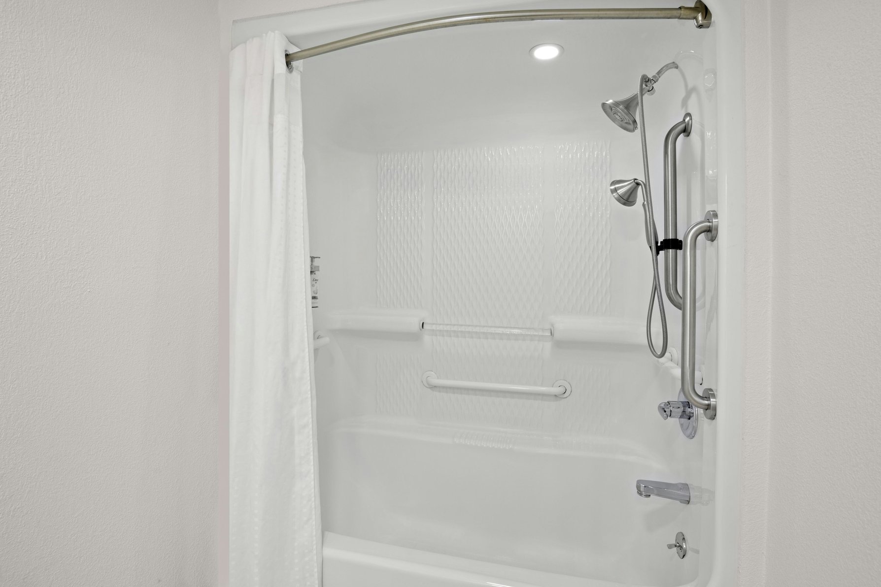 Holiday Inn Express Ringgold Room Type - 1 King Bed Standard Mobil Access Tub