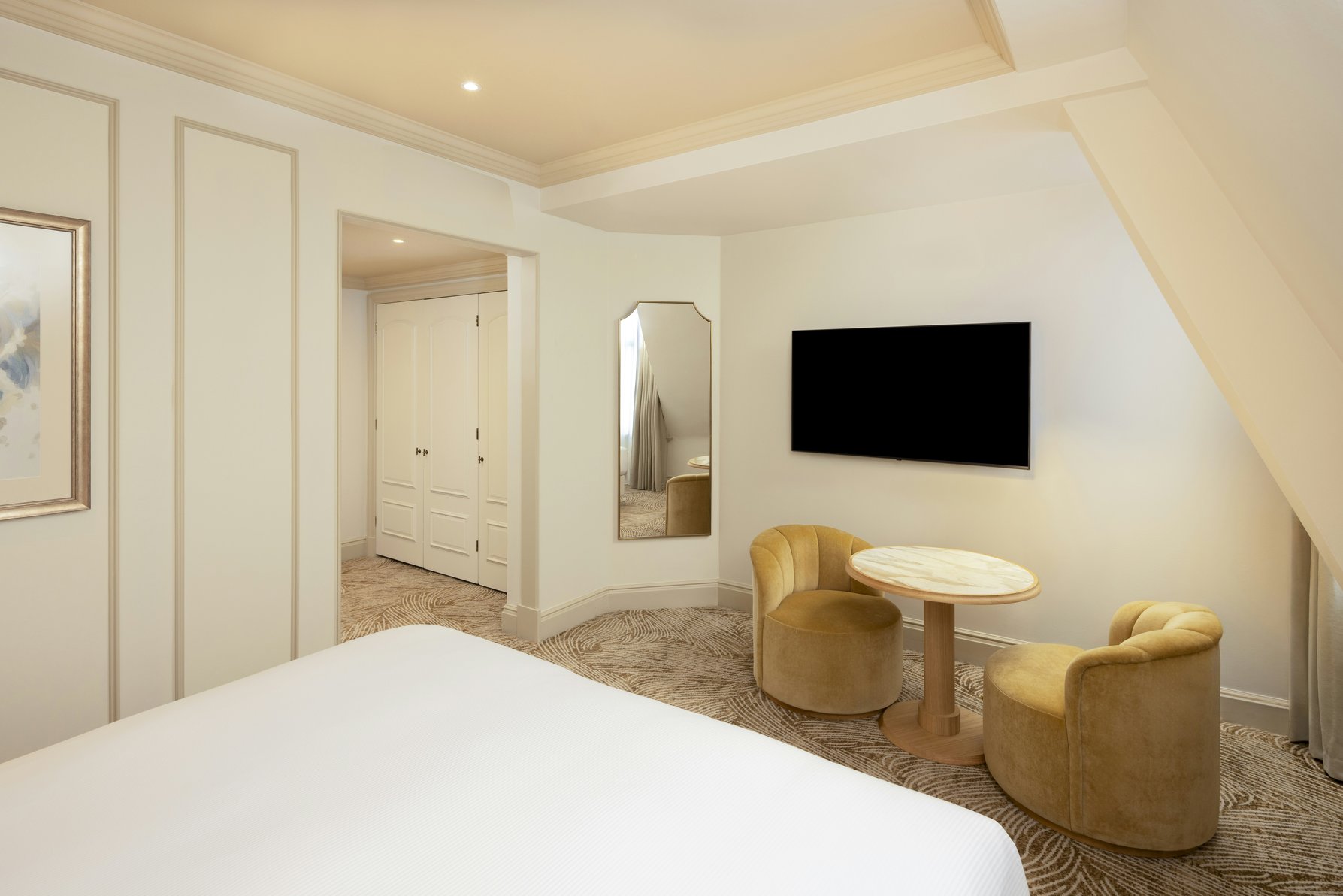 The Waldorf Hilton, London Room Type - Waldorf Deluxe King Room
