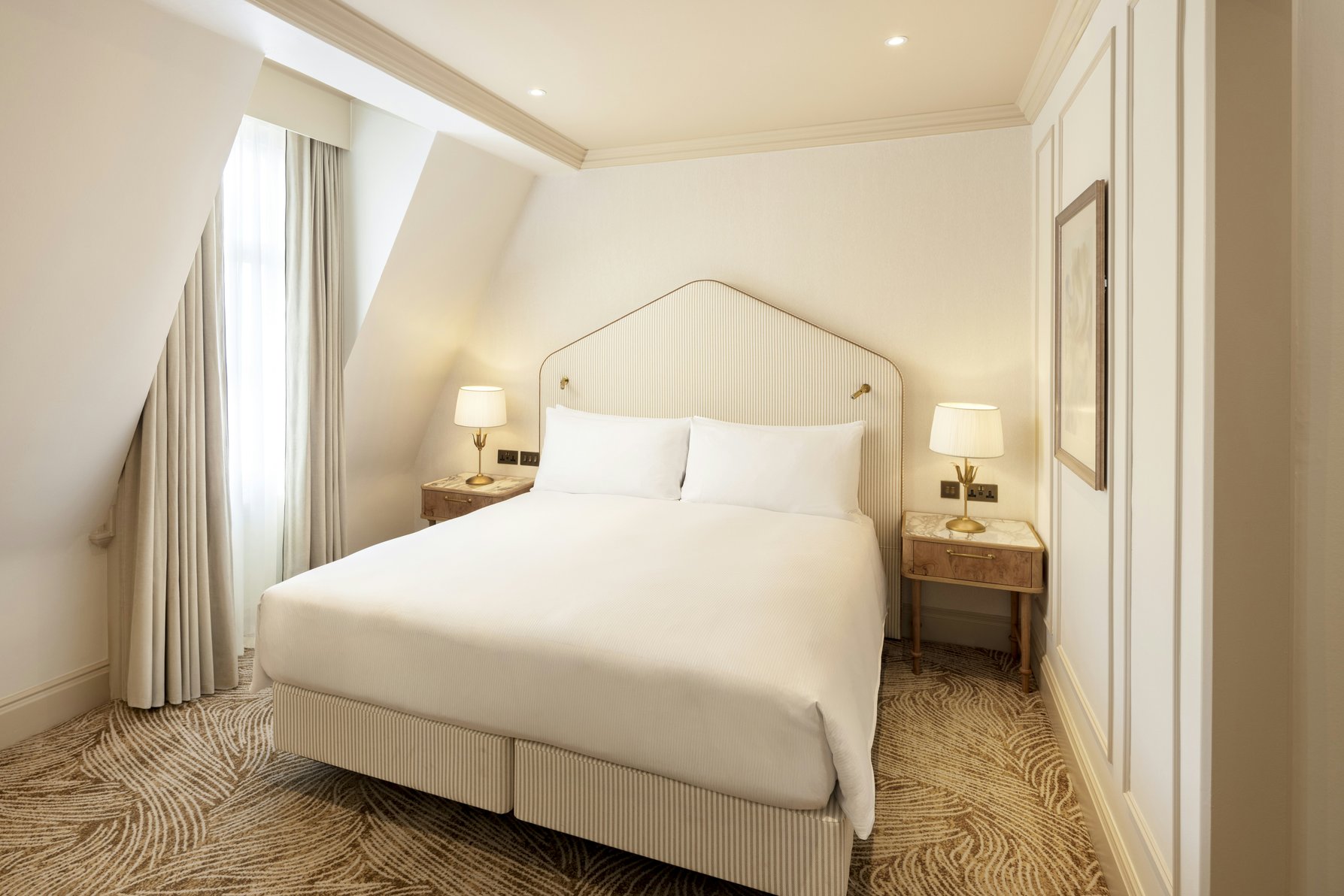 The Waldorf Hilton, London Room Type - Waldorf King Room