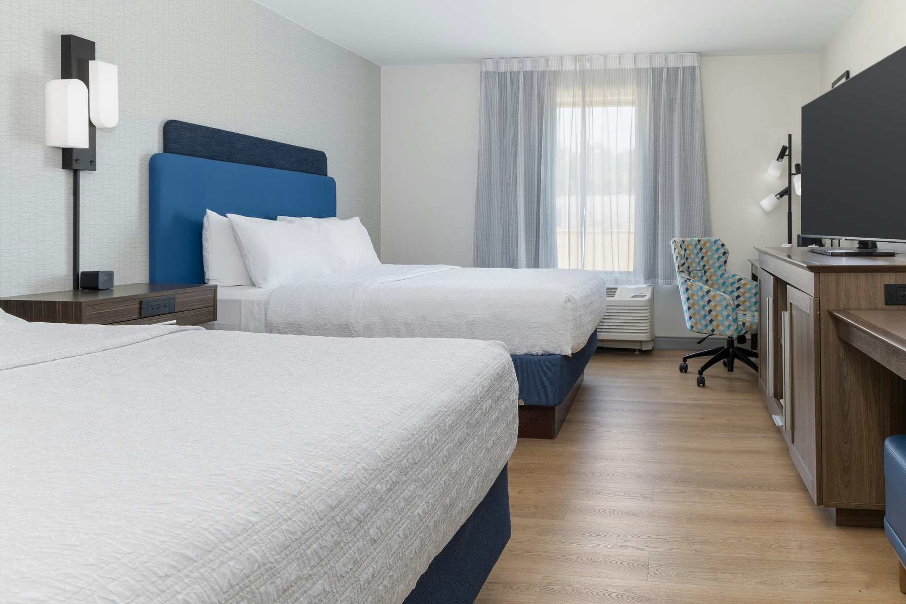 Hampton Inn & Suites Niles/Warren, OH Room Type - 2 QUEENS W FRIDGE NOSMOK