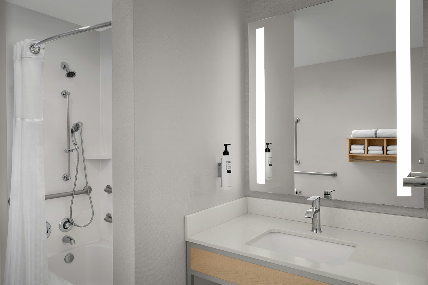 Hilton Garden Inn South Bend Room Type - 1KNG MOB HR ACC TUB