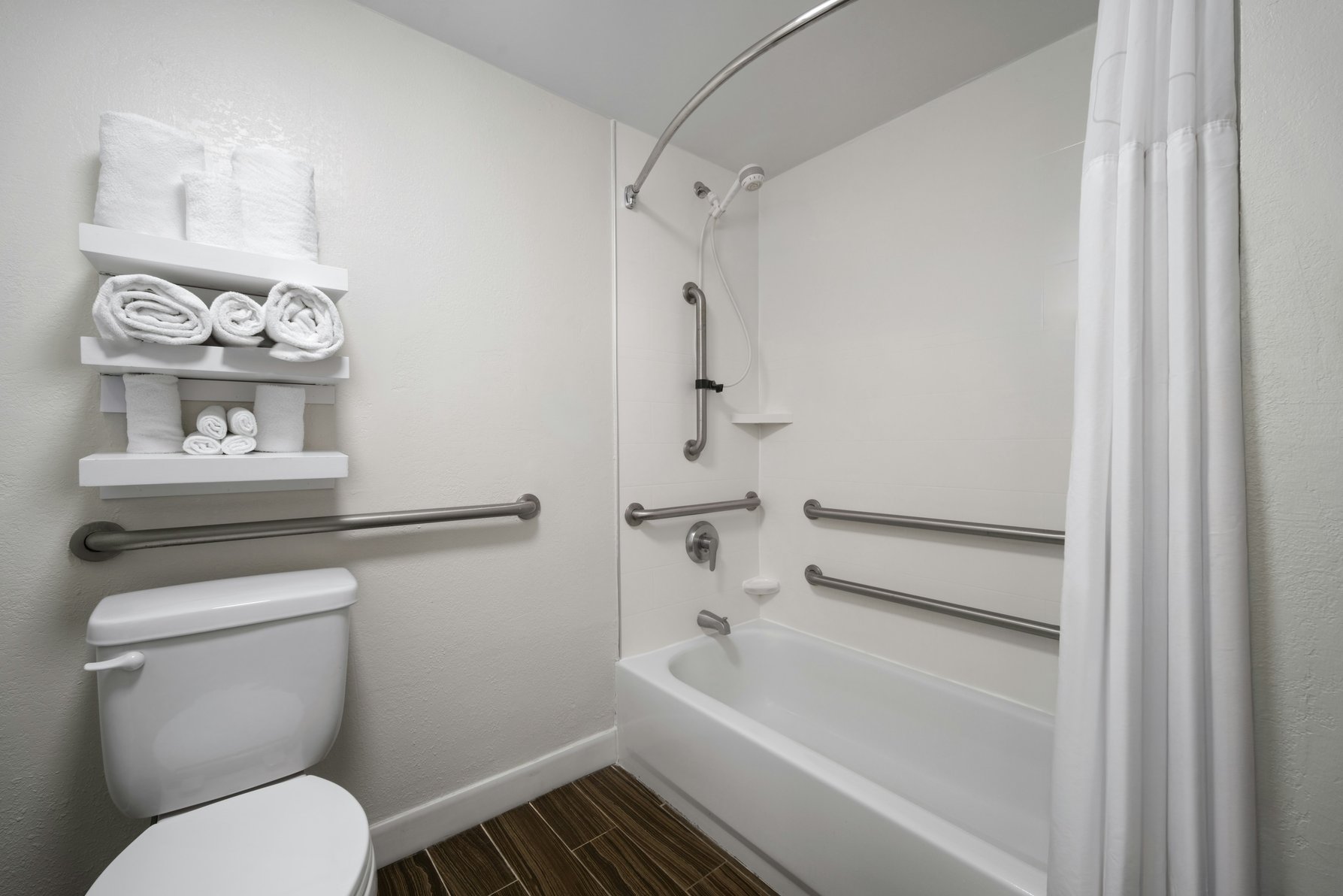 Hampton Inn by Hilton Havelock Room Type - 2 DBL ACCESSIBLE W TUB NS