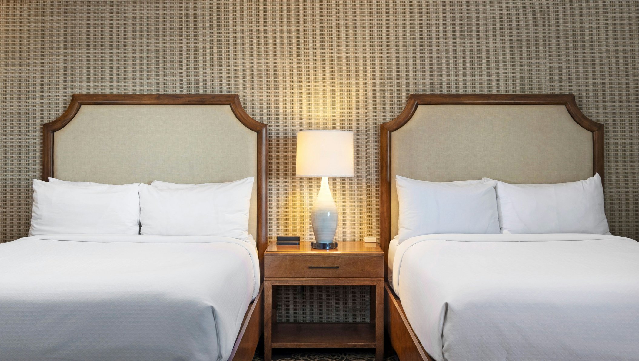 Redondo Beach Hotel, Tapestry Collection by Hilton Room Type - 2QN MOB HEAR ACC RI-SHW
