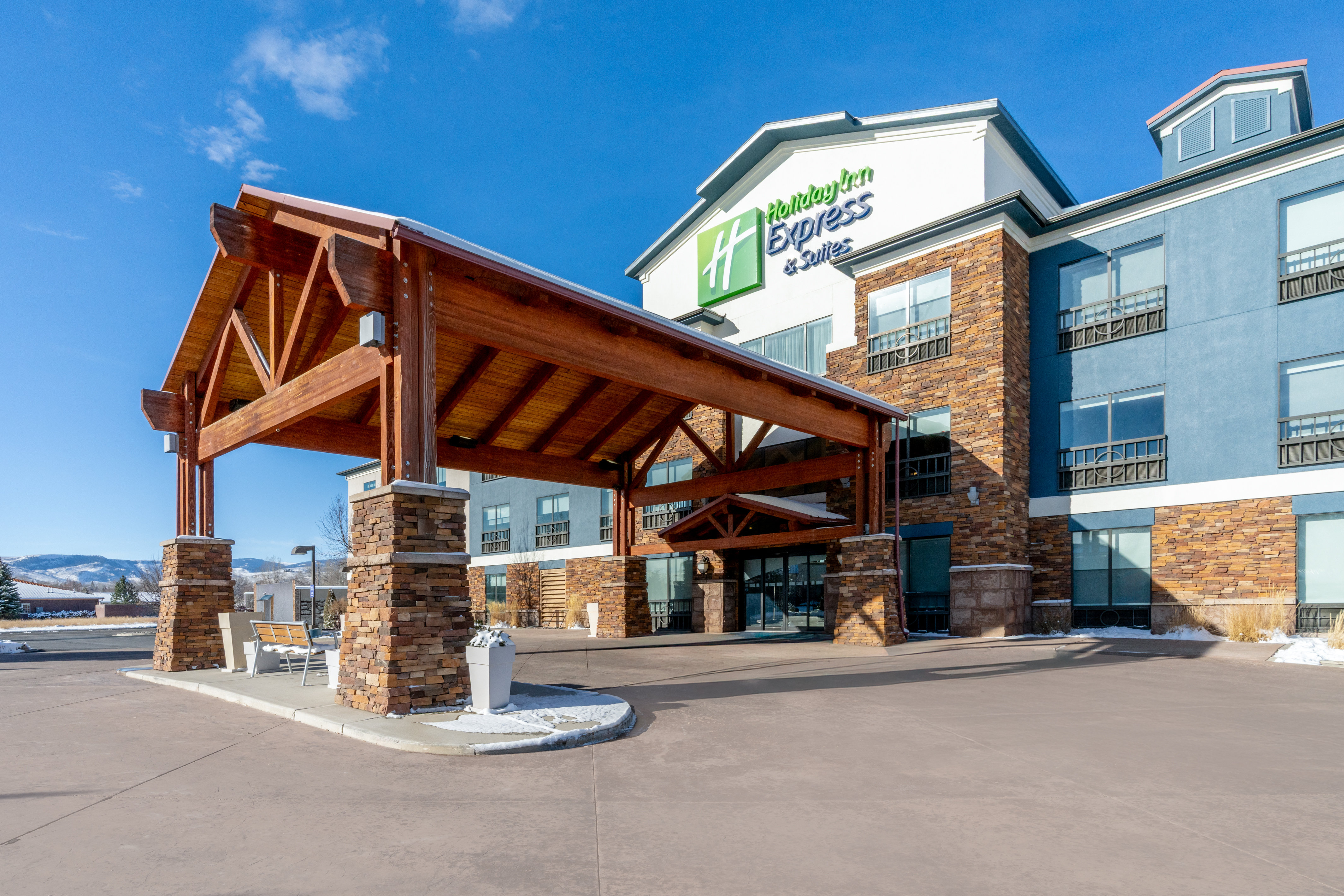 Holiday Inn Express Hotel & Suites