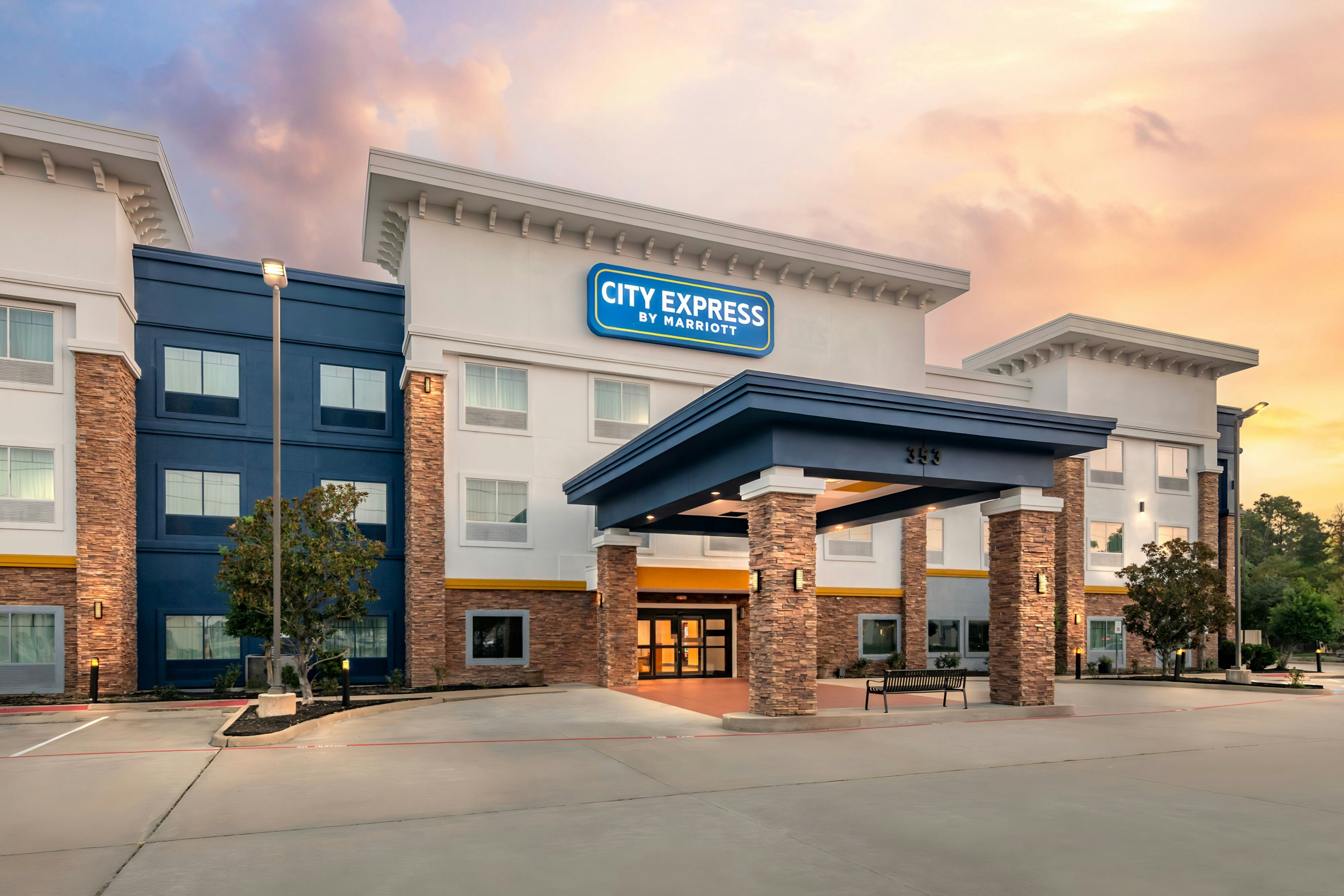 City Express by Marriott Spring