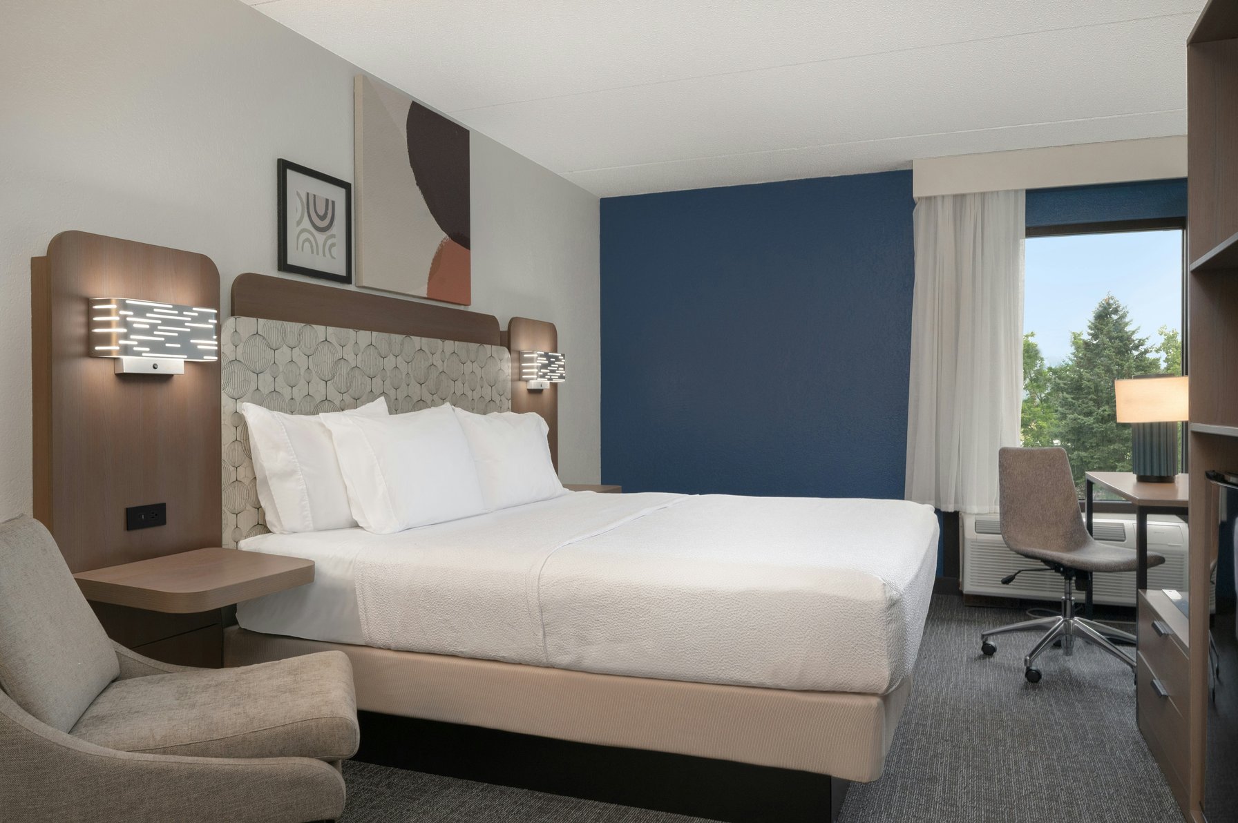 Spark by Hilton Syracuse Carrier Circle Room Type - Room, 1 King Bed, Accessible (Hearing)