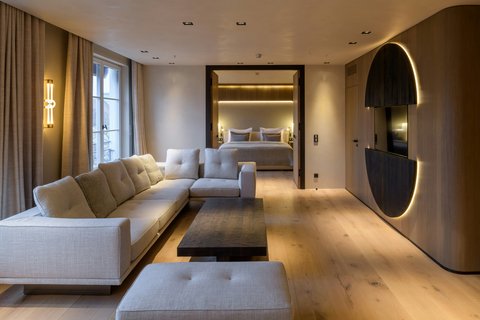 Suite 525