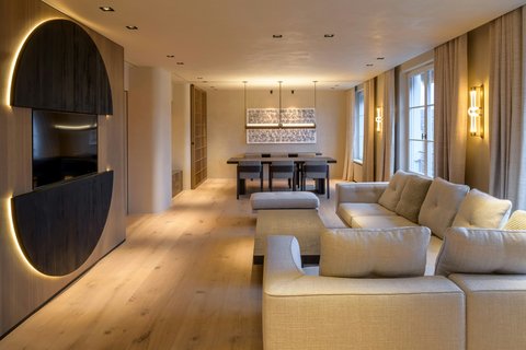 Suite 525