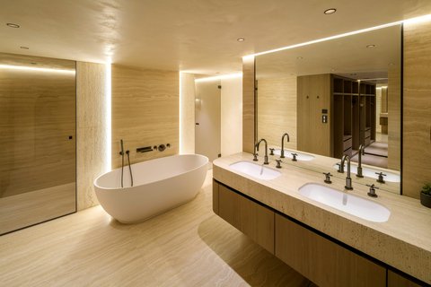 Suite 525