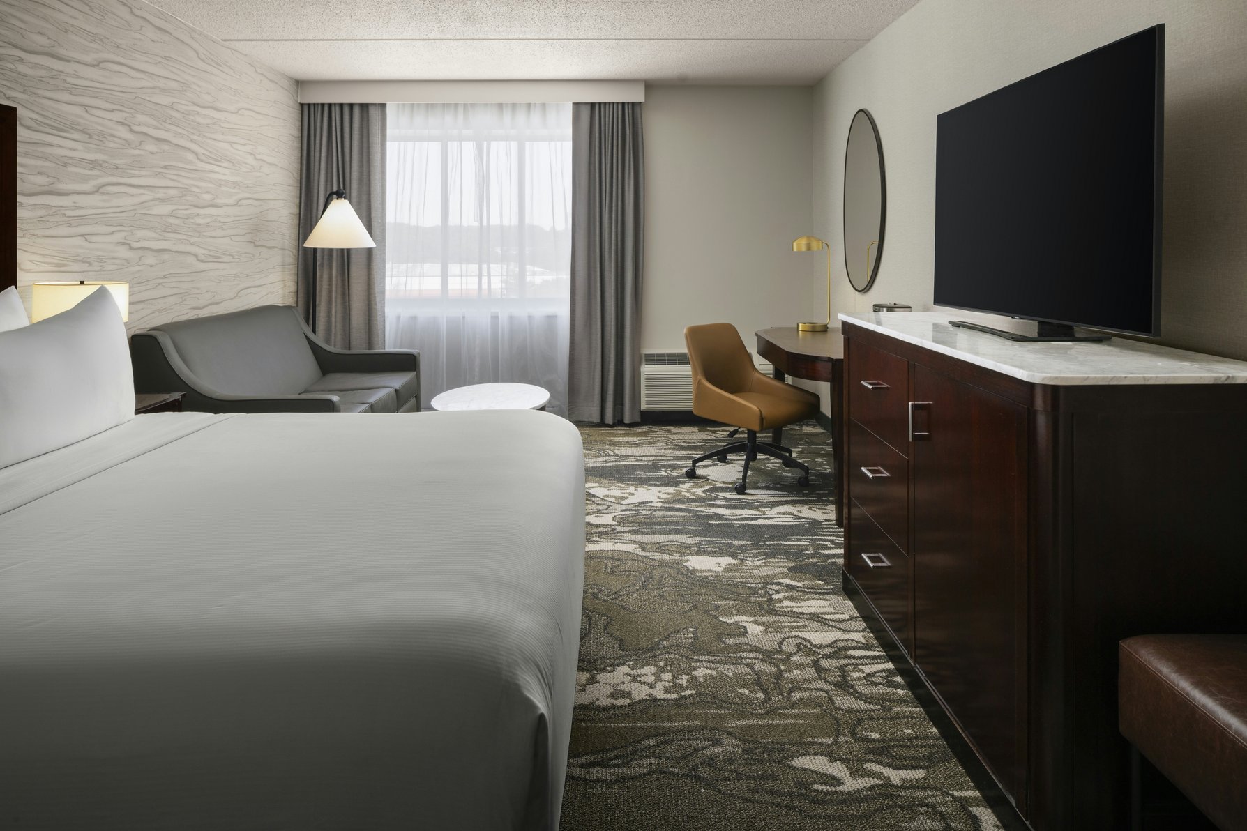 DoubleTree by Hilton Leominster Room Type - 1 KING BED W PULLOUT SOFA