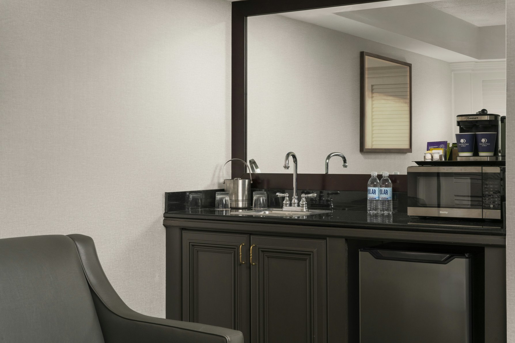 DoubleTree by Hilton Leominster Room Type - 1 KING JUNIOR SUITE