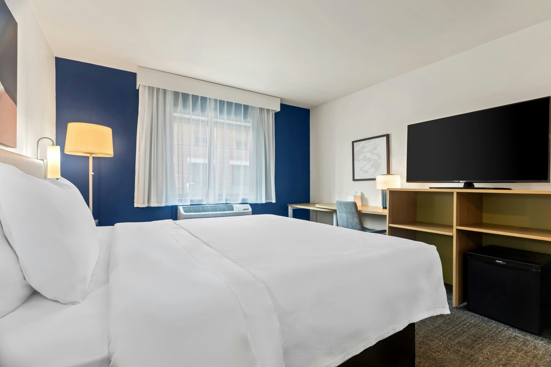Spark by Hilton Evansville Downtown Room Type - Room, 1 King Bed, Accessible (Hearing)