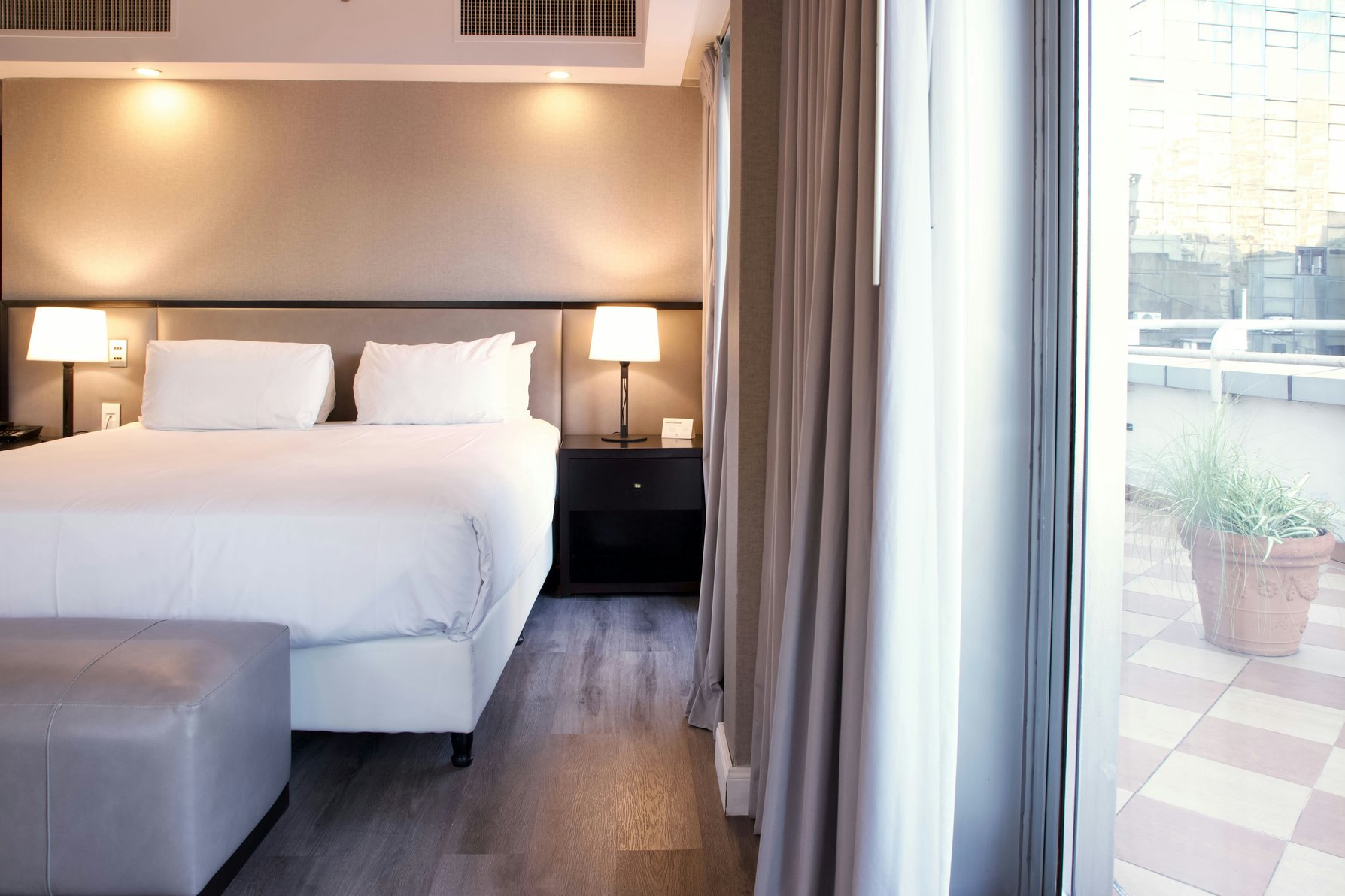 DoubleTree by Hilton Buenos Aires Room Type - 1 KING BED CORNER STE BAL