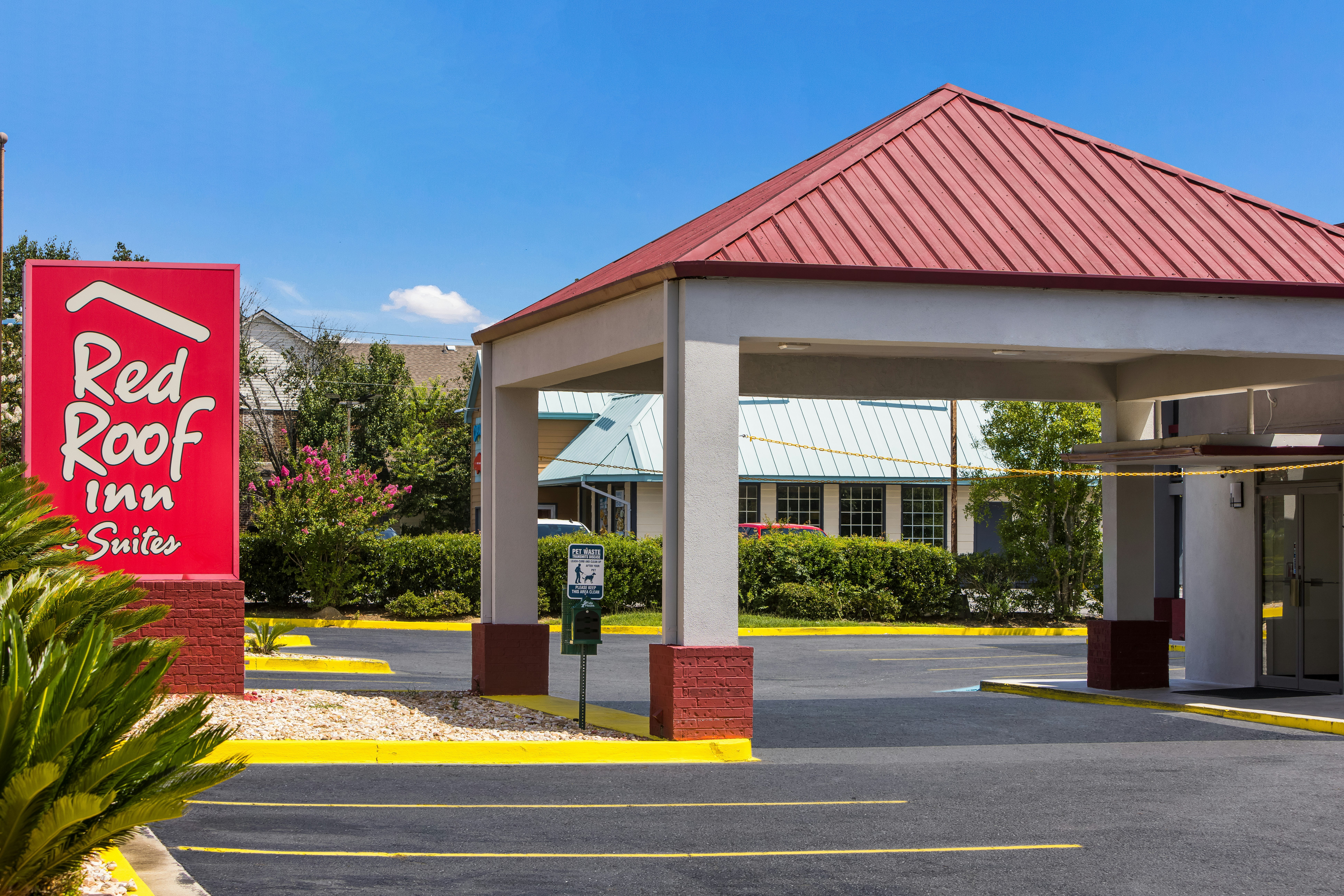 Red Roof Inn & Suites Statesboro - Univ