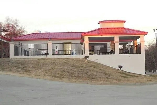 Giles Hotel Inn & Suites