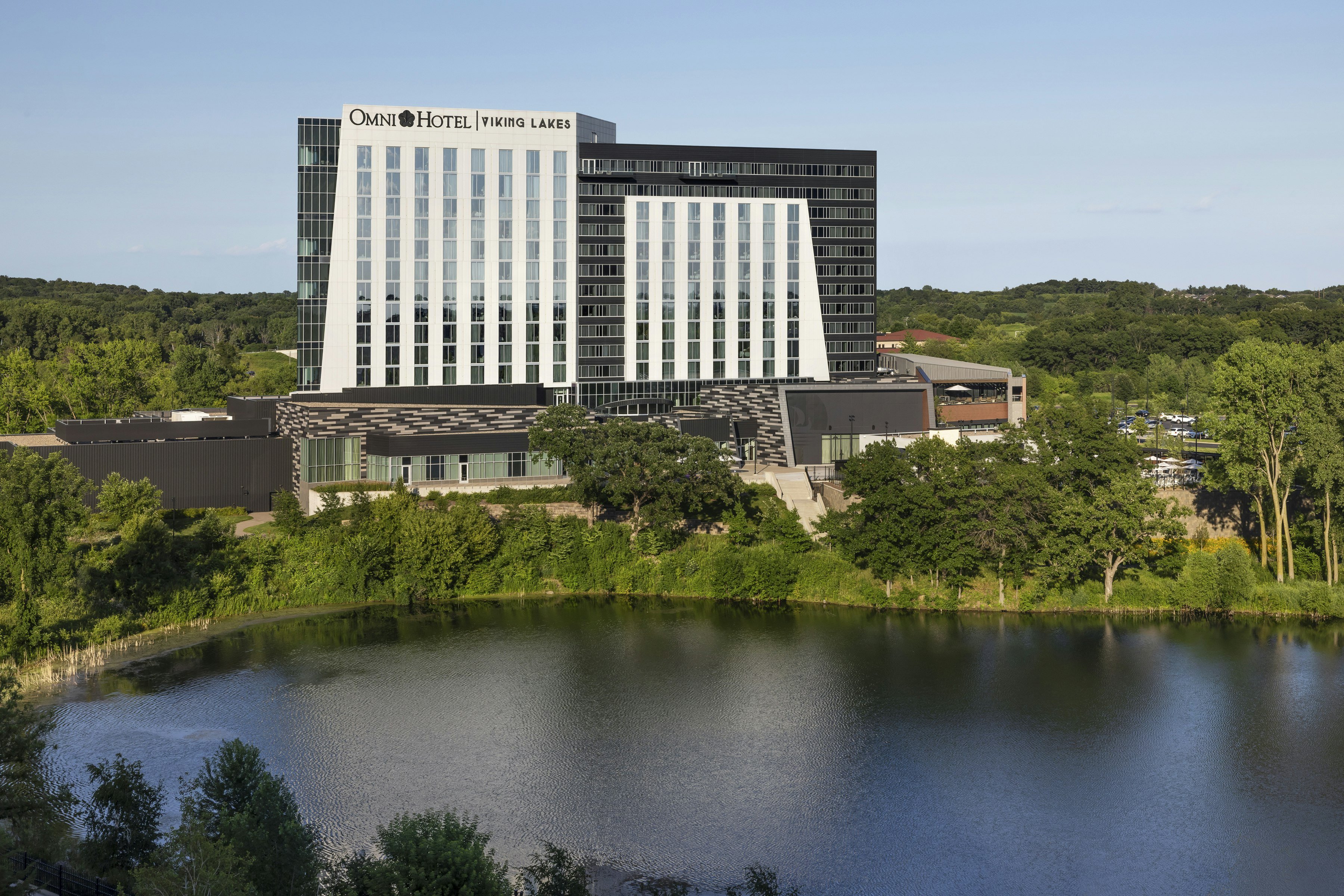 Omni Viking Lakes Hotel