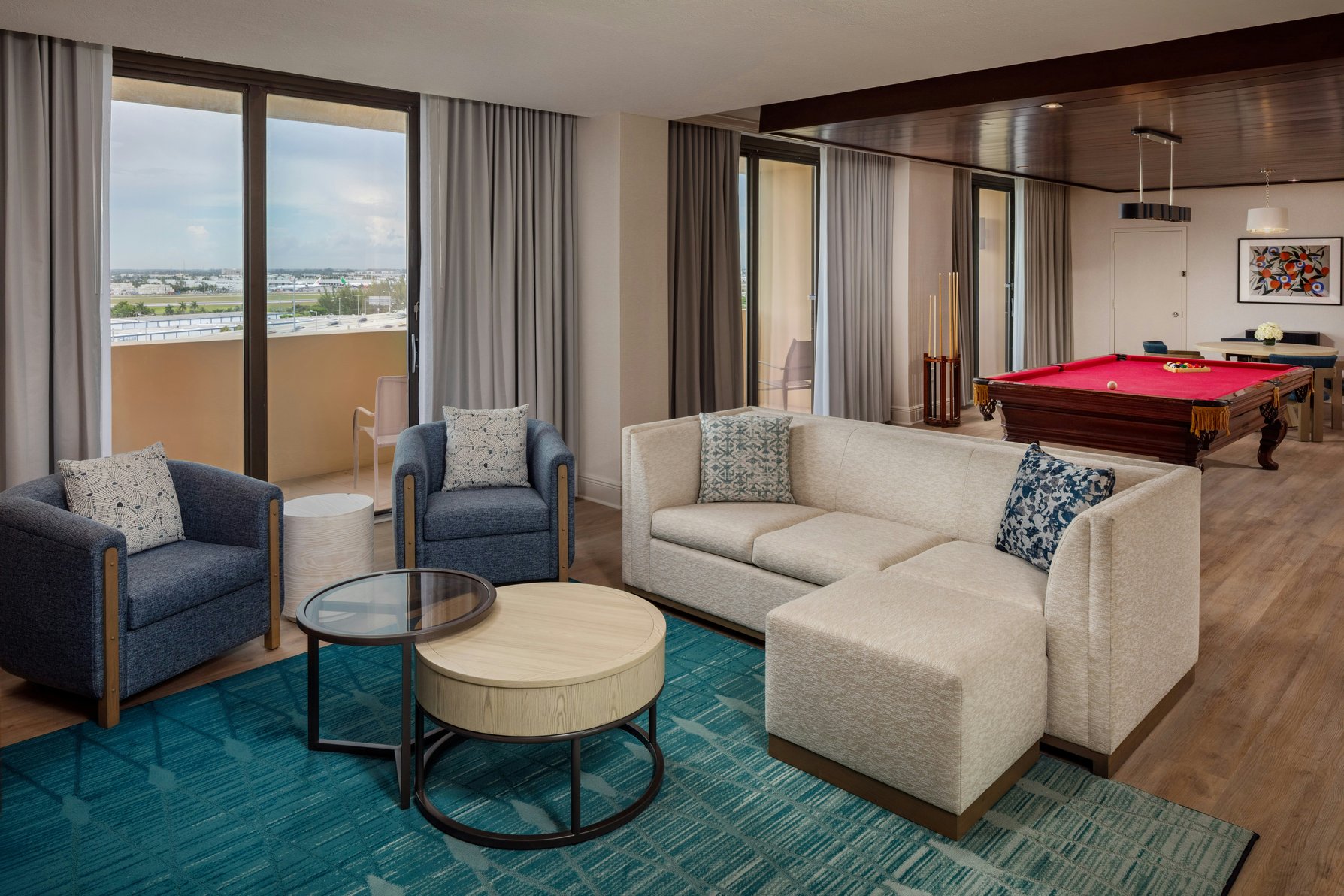 DoubleTree by Hilton Hotel Miami Airport & Convention Center Room Type - 1 KING PRESIDENTIAL SUITE