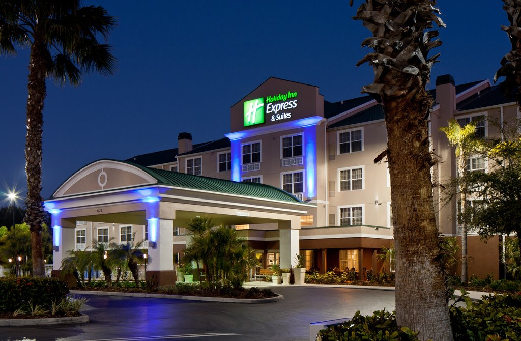 Inviting view of the Holiday Inn Express and Suites I-75 Sarasota