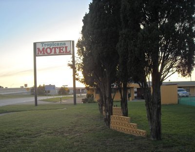 Tropicana Motel-Bastrop