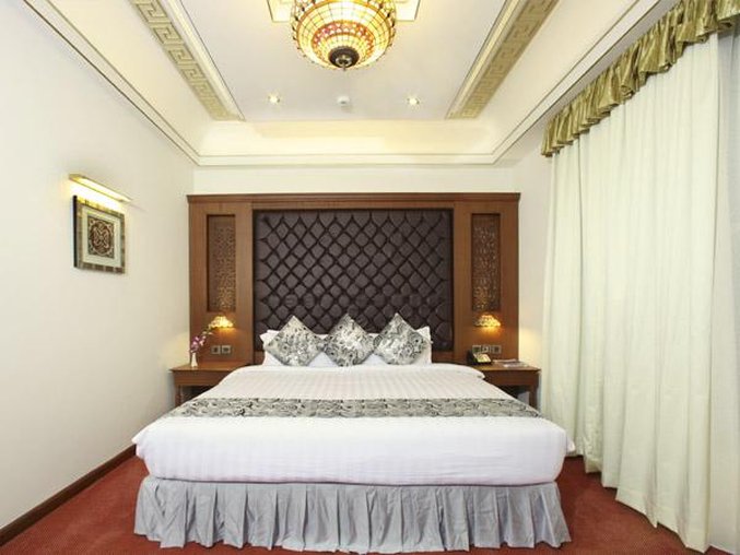 The Platinum, Muscat