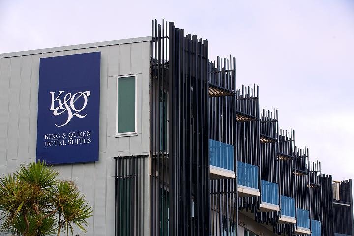 King & Queen Hotel Suites